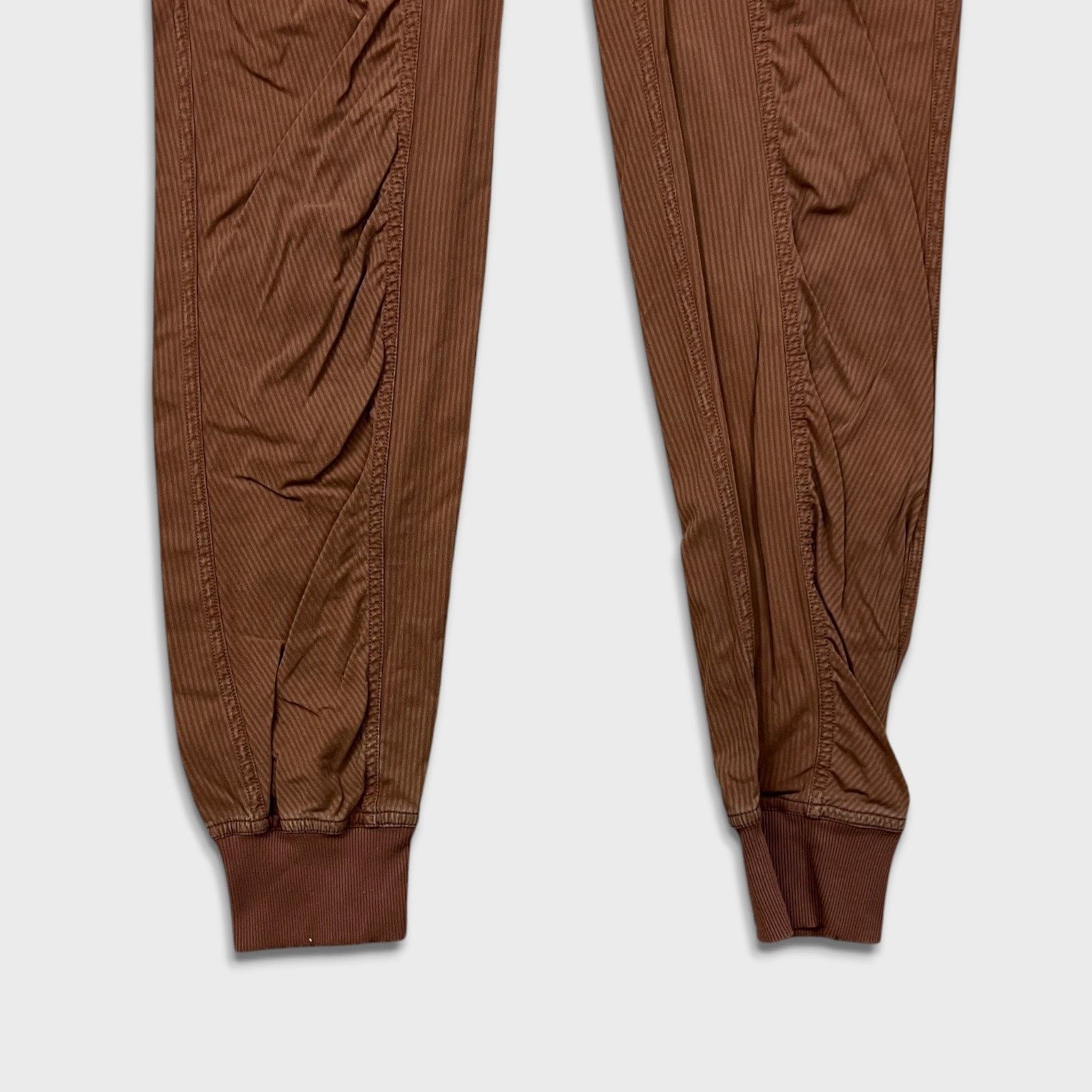 Lululemon Lululemon Dance Studio Mid-Rise Jogger Size 2 Athletic Taper Size 26" / US 2 / IT 38 - 3 Thumbnail