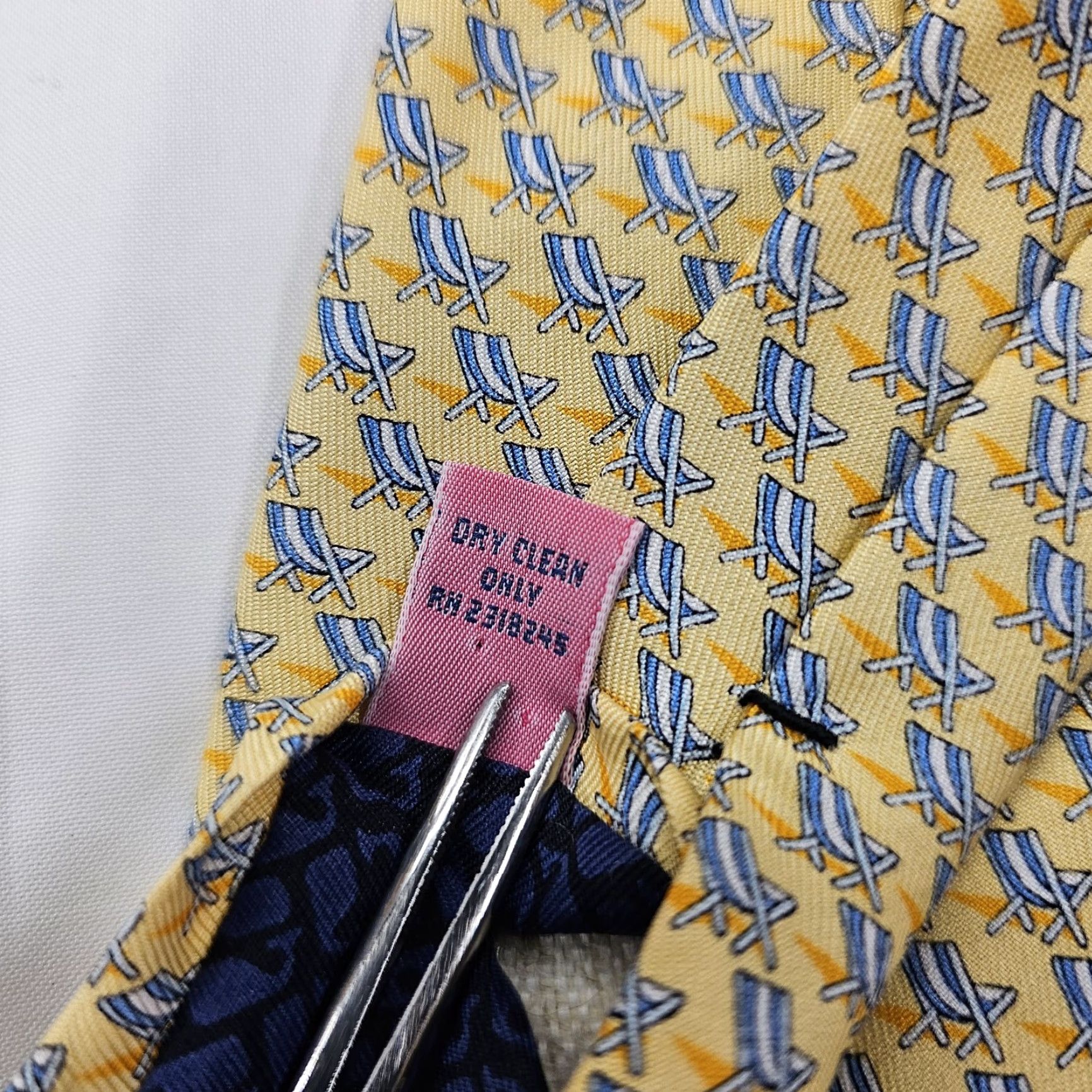 Vineyard Vines Vineyard Vines Necktie Men's Yellow Blue Beach Chairs Handmade Silk USA Tie Size ONE SIZE - 7 Thumbnail