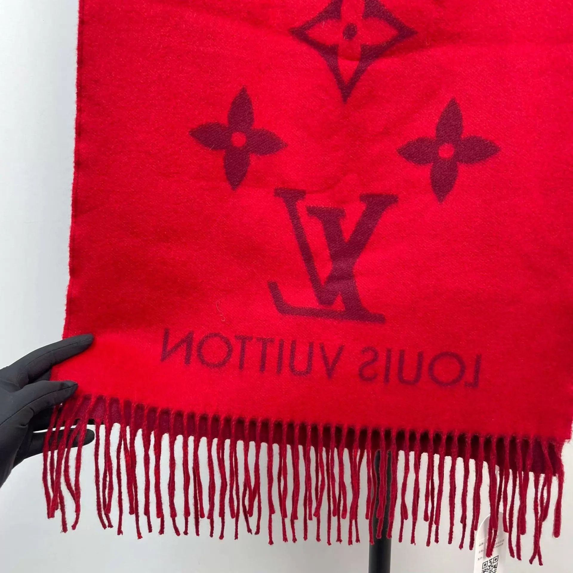 Louis Vuitton LV Cashmere Scarf 45x170cm Burgundy Size ONE SIZE - 4 Thumbnail