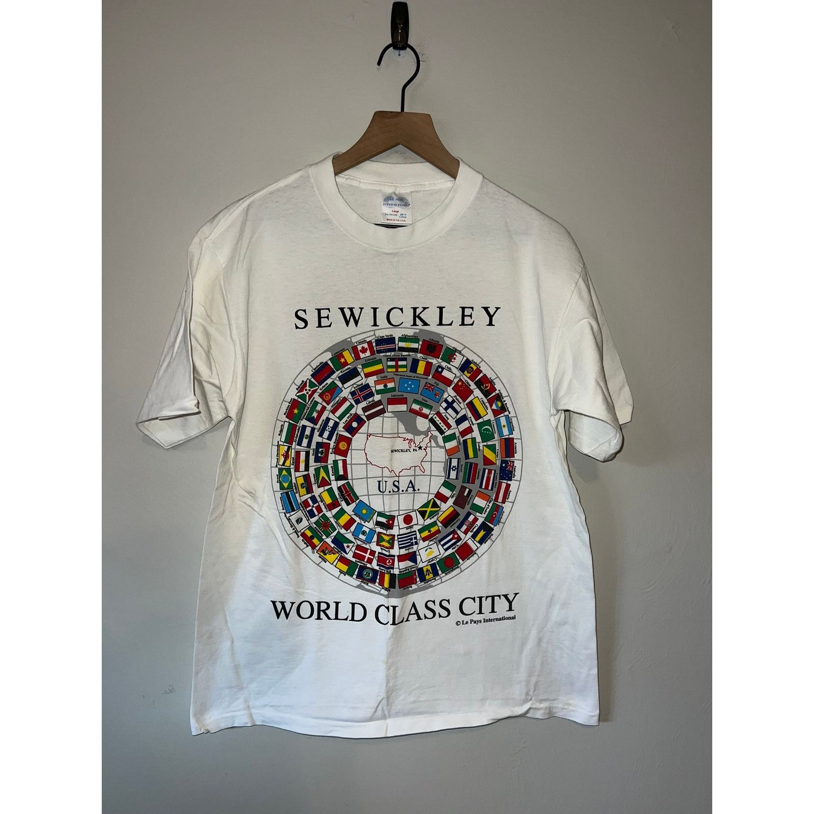 Vintage Vintage World Flag Shirt Sewickley World Class City Tee 90s Size US L / EU 52-54 / 3 - 1 Thumbnail