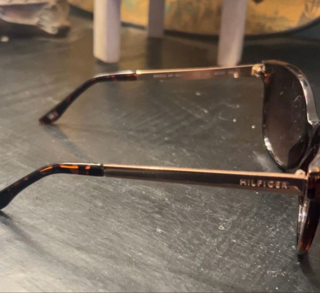 Tommy Hilfiger Women's Tommy Hilfiger Sunglasses One Size Brown Gold Size ONE SIZE - 4 Thumbnail