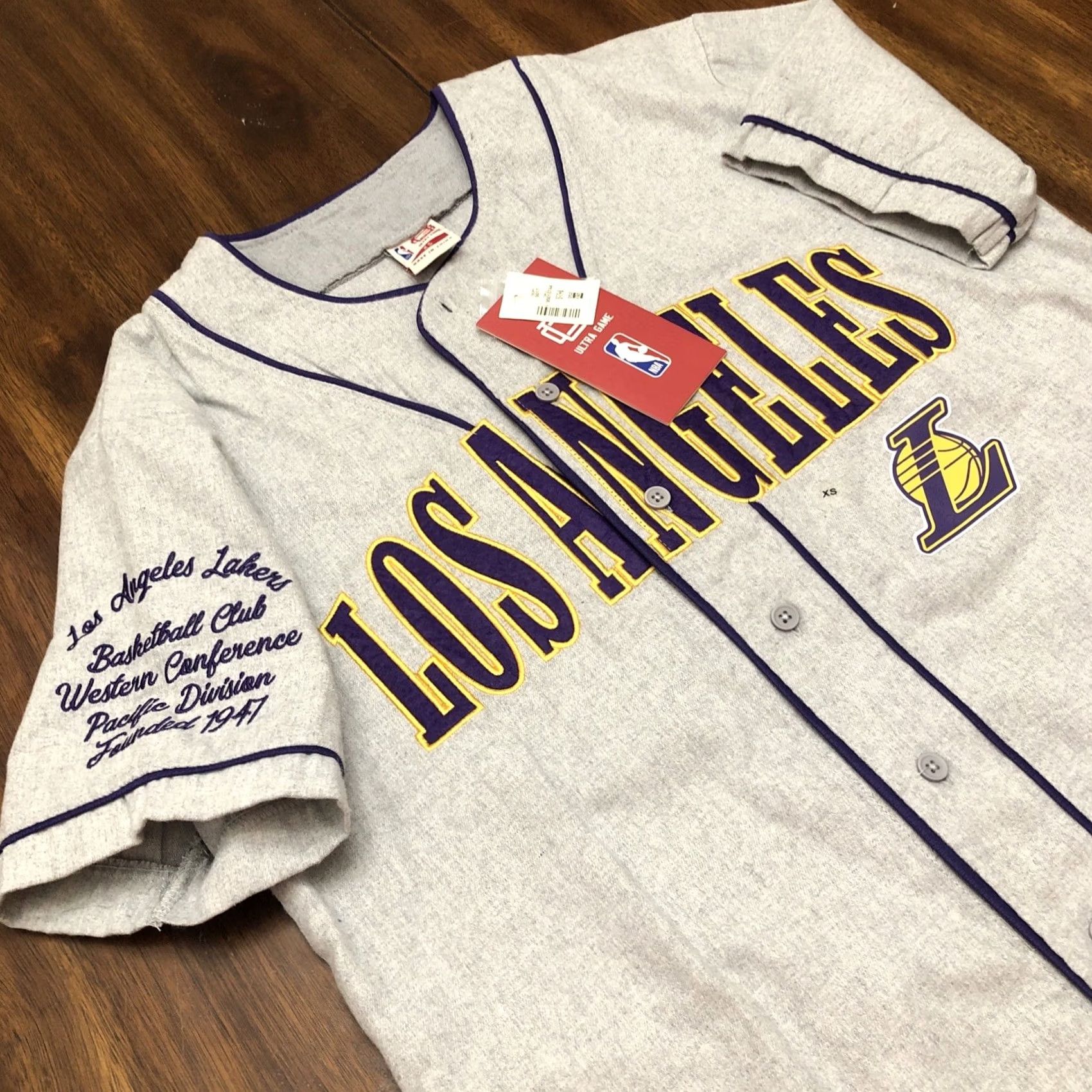 NBA NWT Ultra Game Los Angeles Lakers NBA Baseball Jersey XS Gray Mens size XS Baseball Jersey 41 in Chest 20.5" armpit to armpit 29 in length Size US XS / EU 42 / 0 - 2 Thumbnail