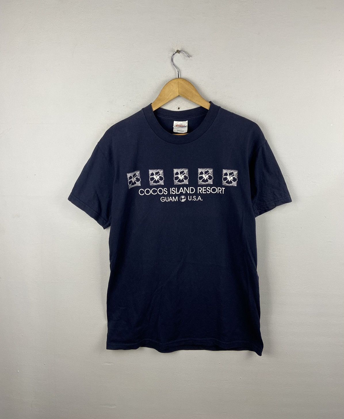 Other × Vintage 💙SEND OFFER 💙 VINTAGE GUAM COCOS ISLAND RESORT Size US M / EU 48-50 / 2 - 1 Thumbnail