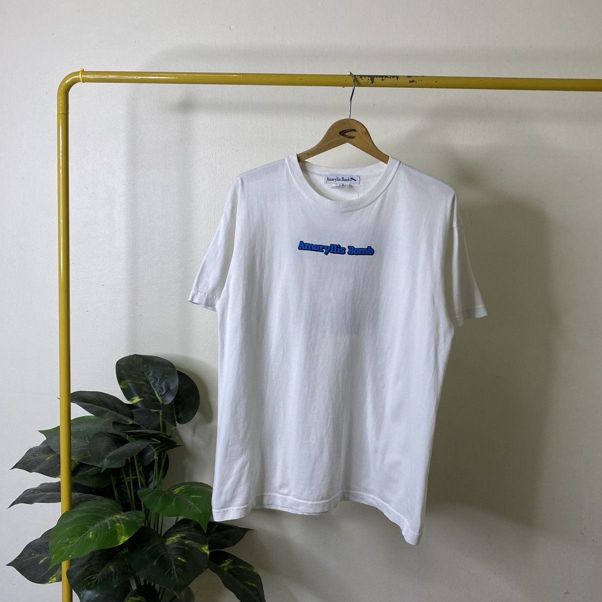 Japanese Brand Amaryllis Bomb White T Shirt Size US L / EU 52-54 / 3 - 4 Thumbnail
