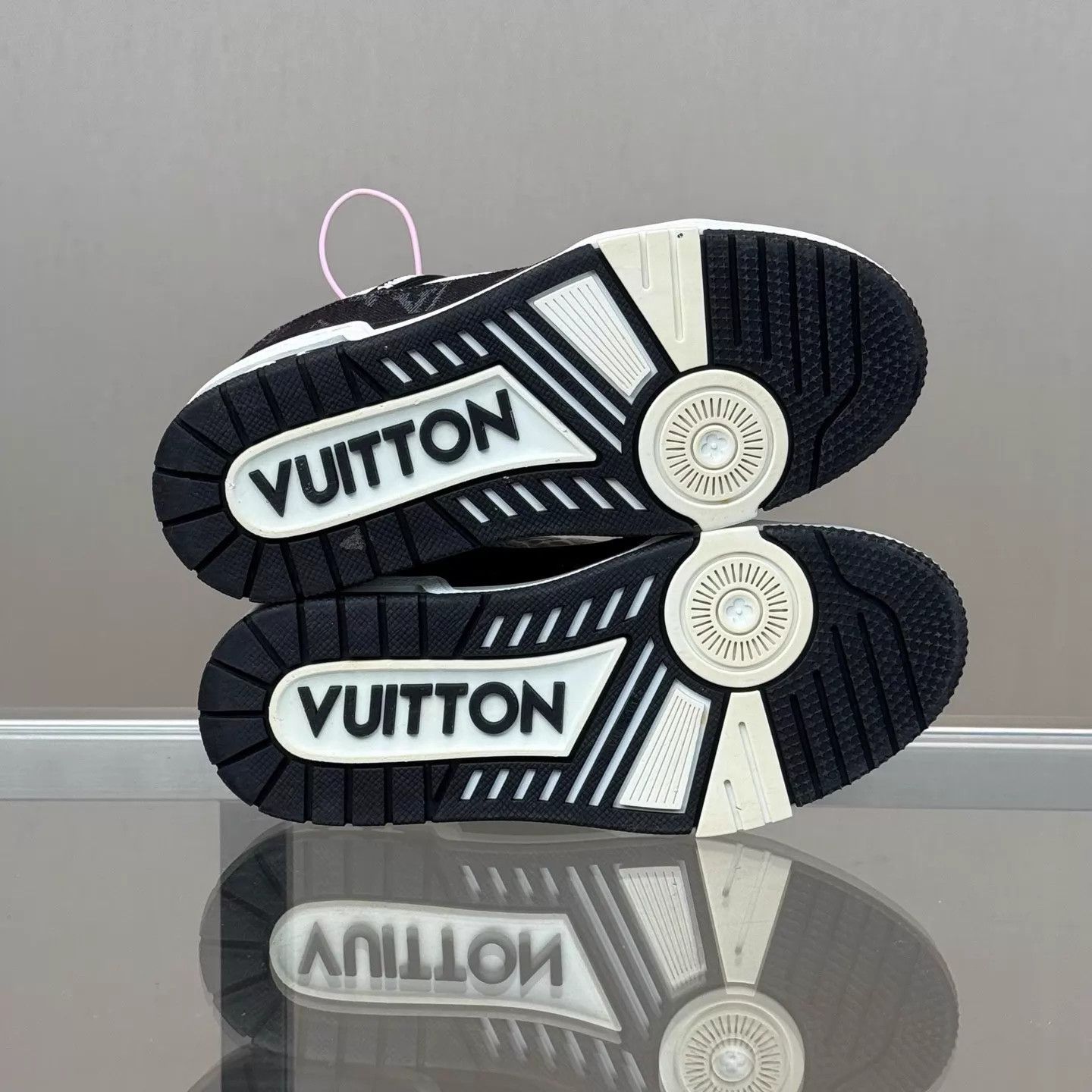 Louis Vuitton LOUIS VUITTON LV Trainer 24 Black White Denim 35.5 98 Size US 5 / IT 35 - 7 Thumbnail