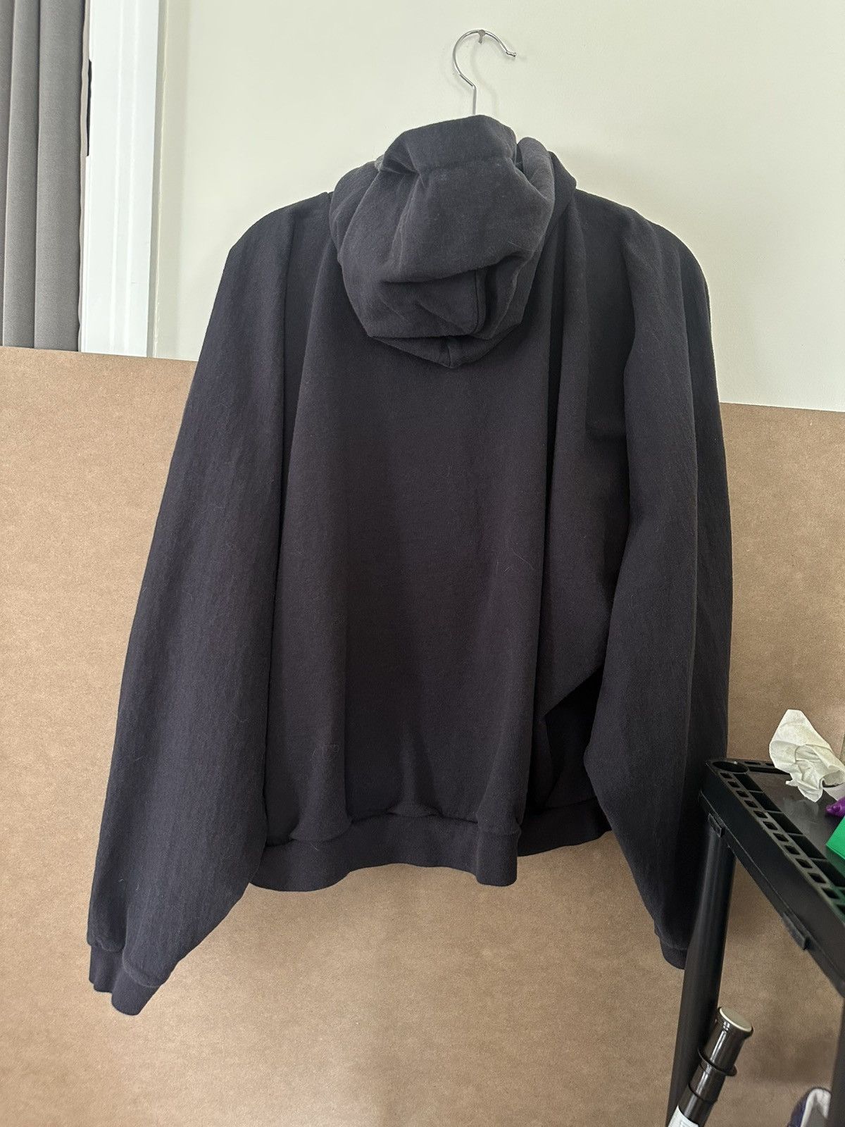 Yeezy YZY Black Faded Cropped Sweatshirt Size US M / EU 48-50 / 2 - 3 Thumbnail