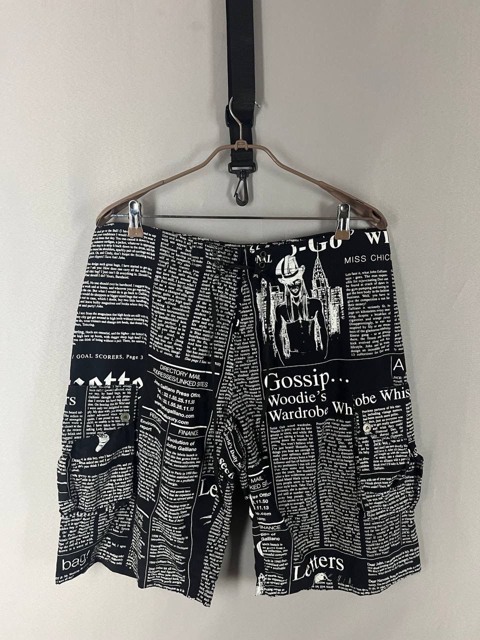 John Galliano John Galliano Shorts Newspaper Black Size US 36 / EU 52 - 2 Thumbnail