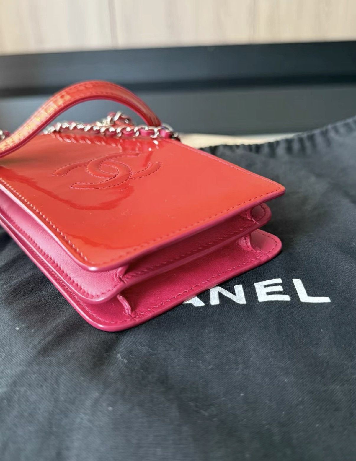 Chanel CHANEL Electric Pink Patent Leather Chain Phone Bag J36 Size ONE SIZE - 7 Thumbnail