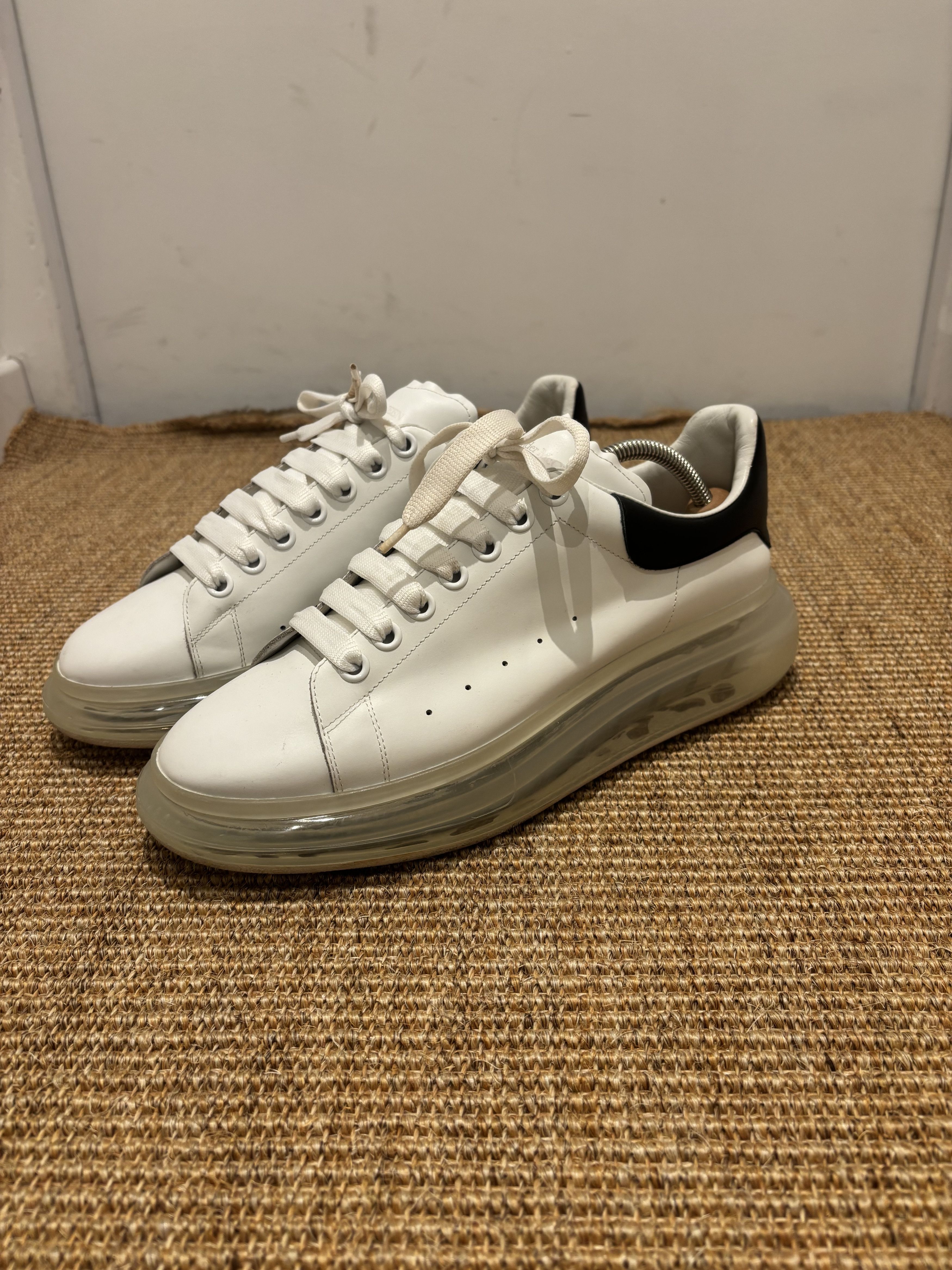 Alexander McQueen Basket de luxe Alexander McQueen oversize blanc et bleu Size US 10.5 / EU 43-44 - 1 Thumbnail