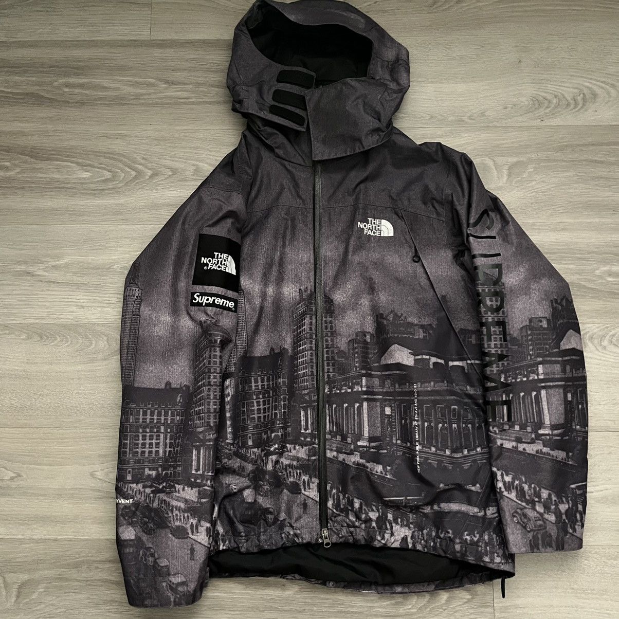Supreme × The North Face Supreme x The North Face Night Summit