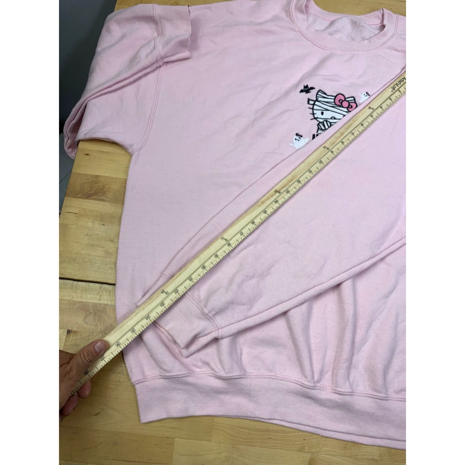 Vintage Hello Kitty Sweatshirt Women 2XL Pink Mummy Halloween Embroidered Pullover 12037 Size XXL / US 16-18 / IT 52-54 - 7 Thumbnail