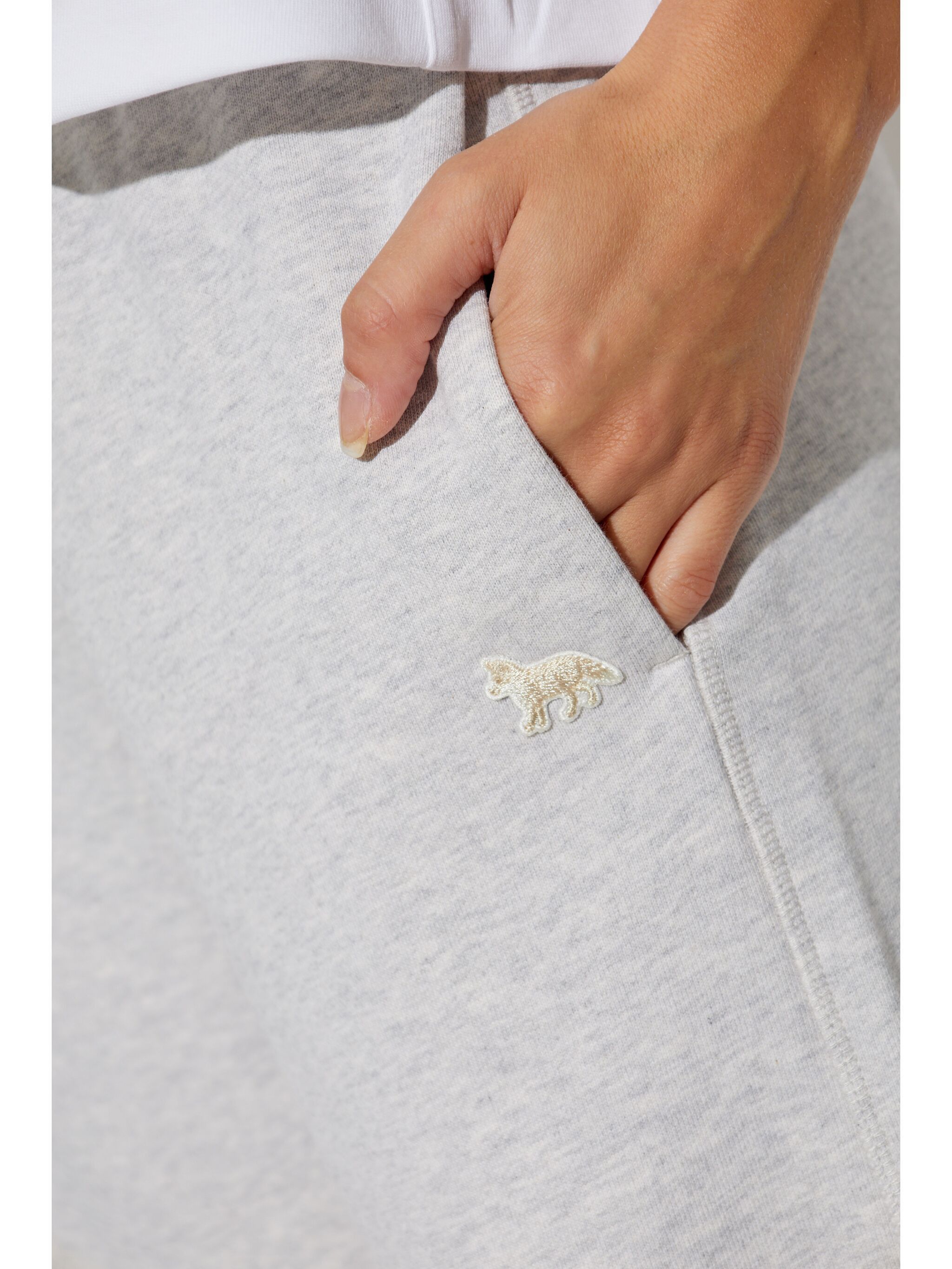 Maison Kitsune o1s22i1n1124 Baby Fox Wide-Leg jogger in Grey Size 30" / US 8 / IT 44 - 5 Thumbnail