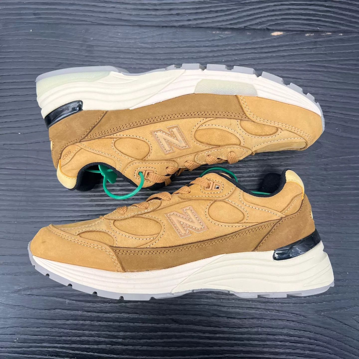 New Balance NB 992 Sand 40 like new with box Size US 7 / EU 40 - 2 Thumbnail