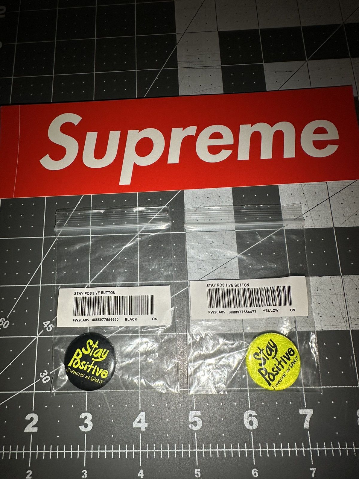Supreme Supreme Stay Positive Pin Set Size ONE SIZE - 1 Thumbnail