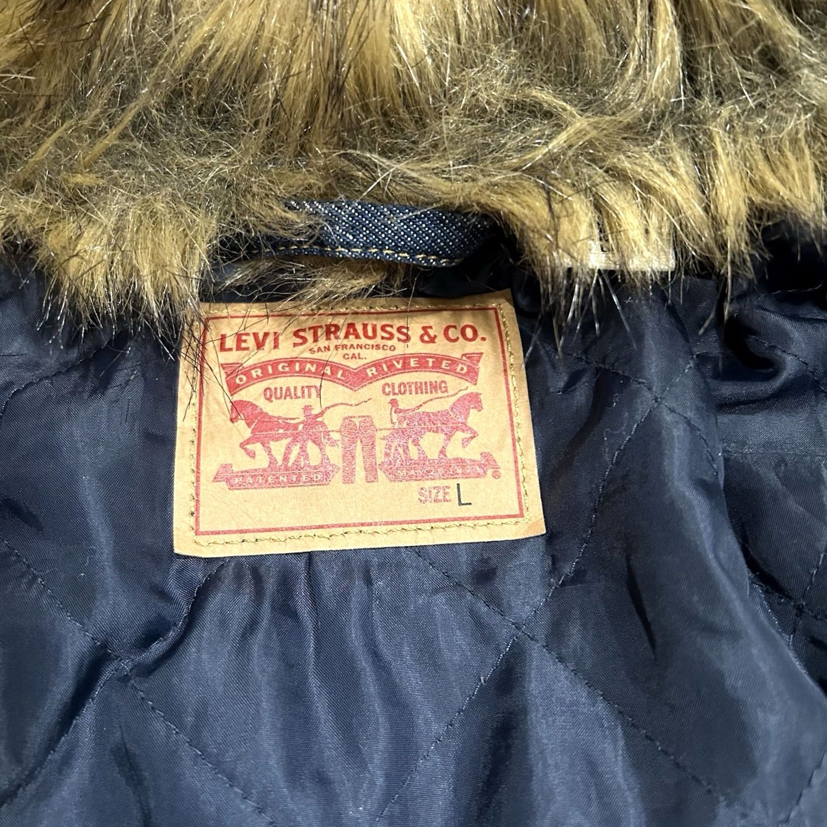 Levi's VINTAGE Levi's Ex-Boyfriend Faux Fur Collar Denim Trucker Jacket Women's Large Size L / US 10 / IT 46 - 5 Thumbnail