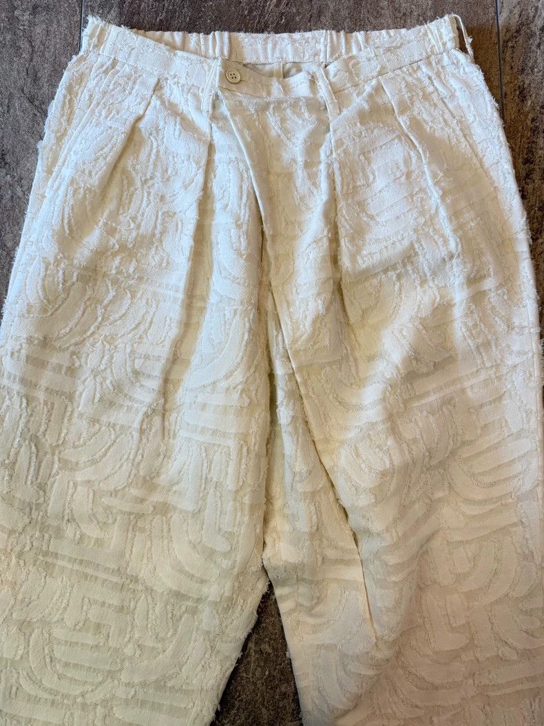 Issey Miyake Issey Miyake White jacquard fabric trousers Size US 32 / EU 48 - 3 Thumbnail