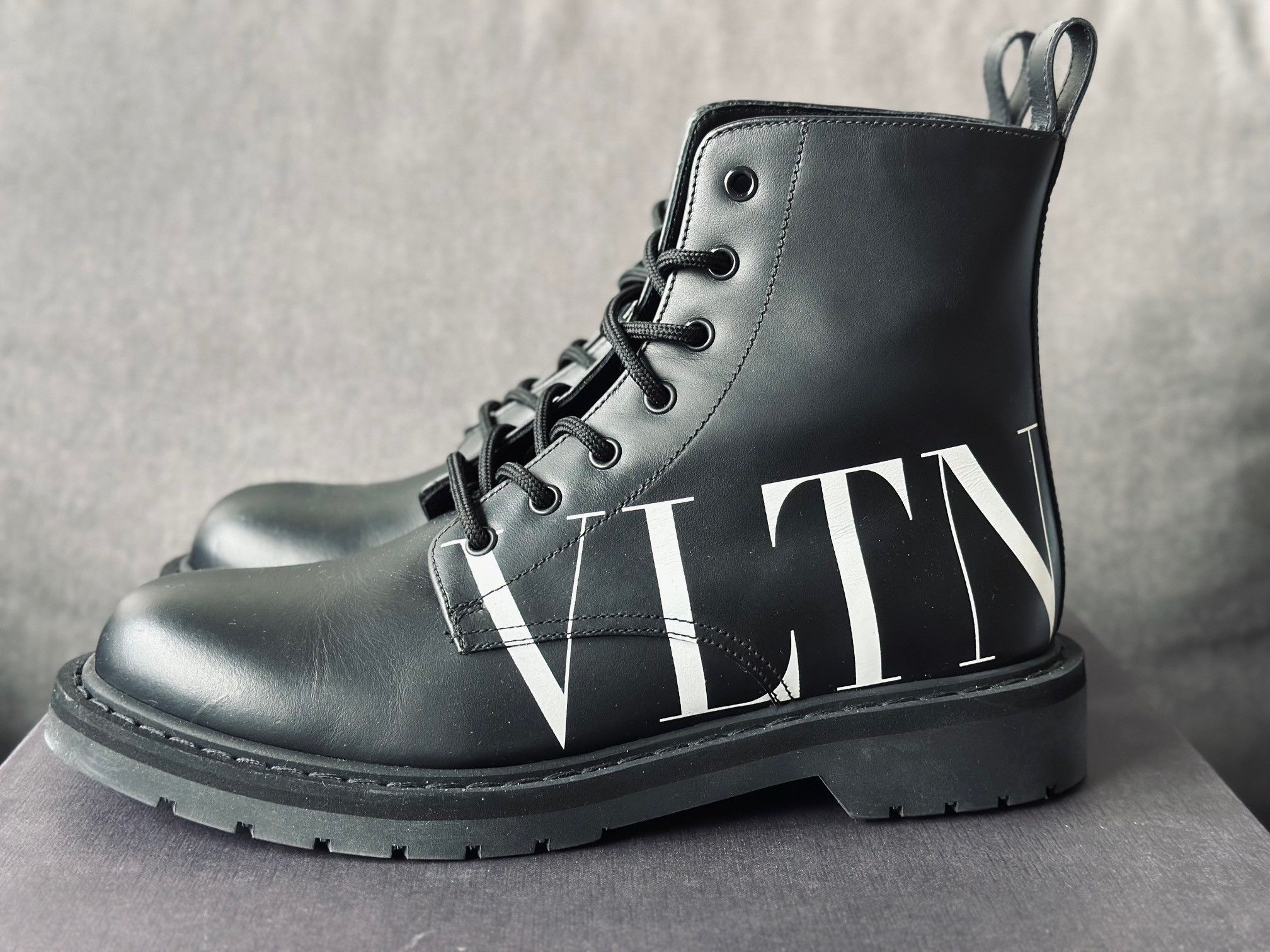 Valentino Black Leather White VLTN Logo Combat Boots Size US 8 / EU 41 - 2 Thumbnail