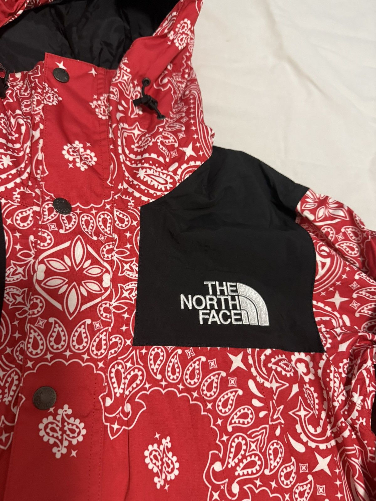 Supreme × The North Face Supreme tnf north face red bandana paisley mountain Jacket Size US S / EU 44-46 / 1 - 3 Thumbnail