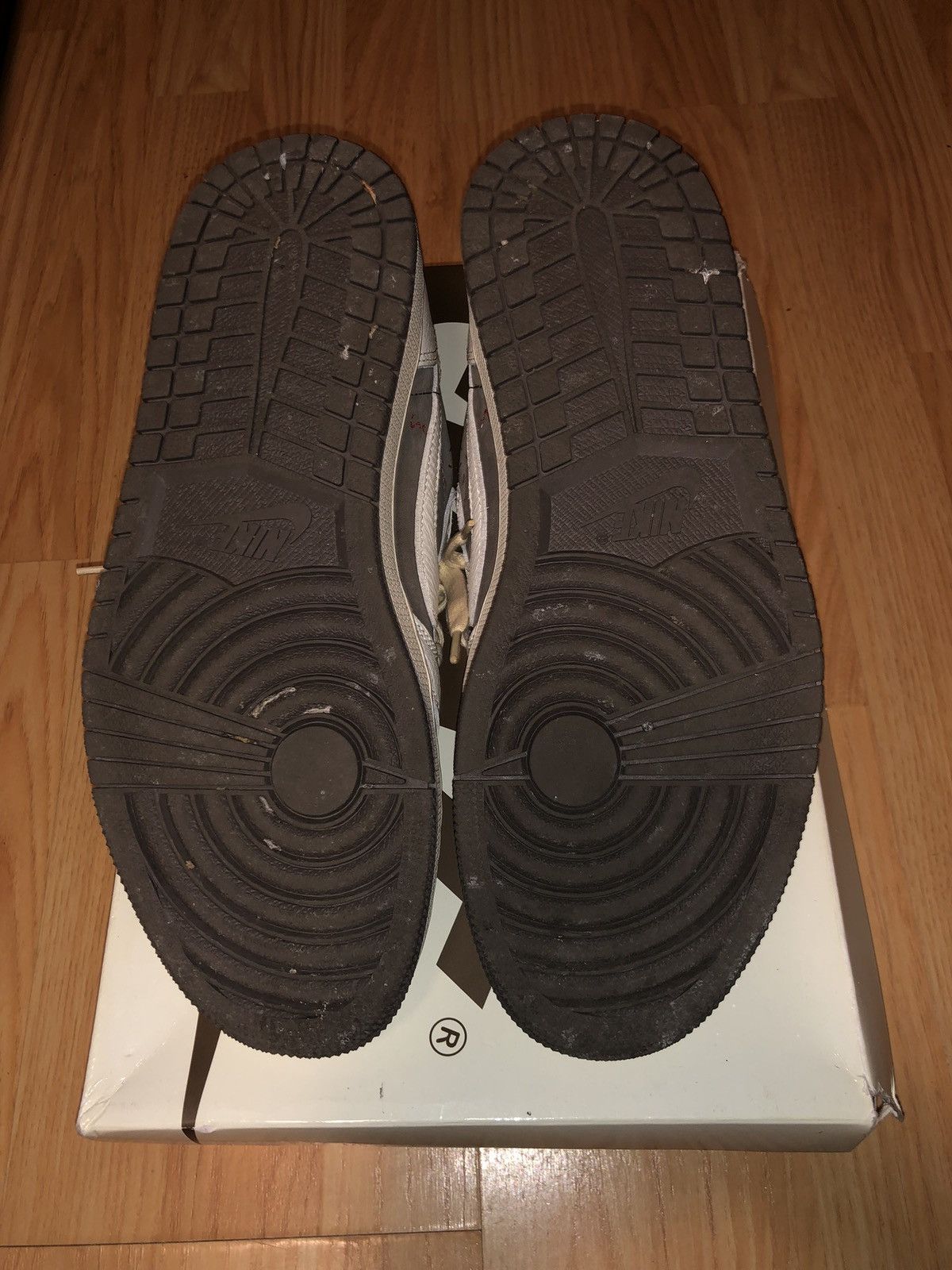 Nike × Travis Scott Travis Scott Air Jordan 1 Retro Low Reverse Mocha - Size 9 Size US 9 / EU 42 - 8 Thumbnail
