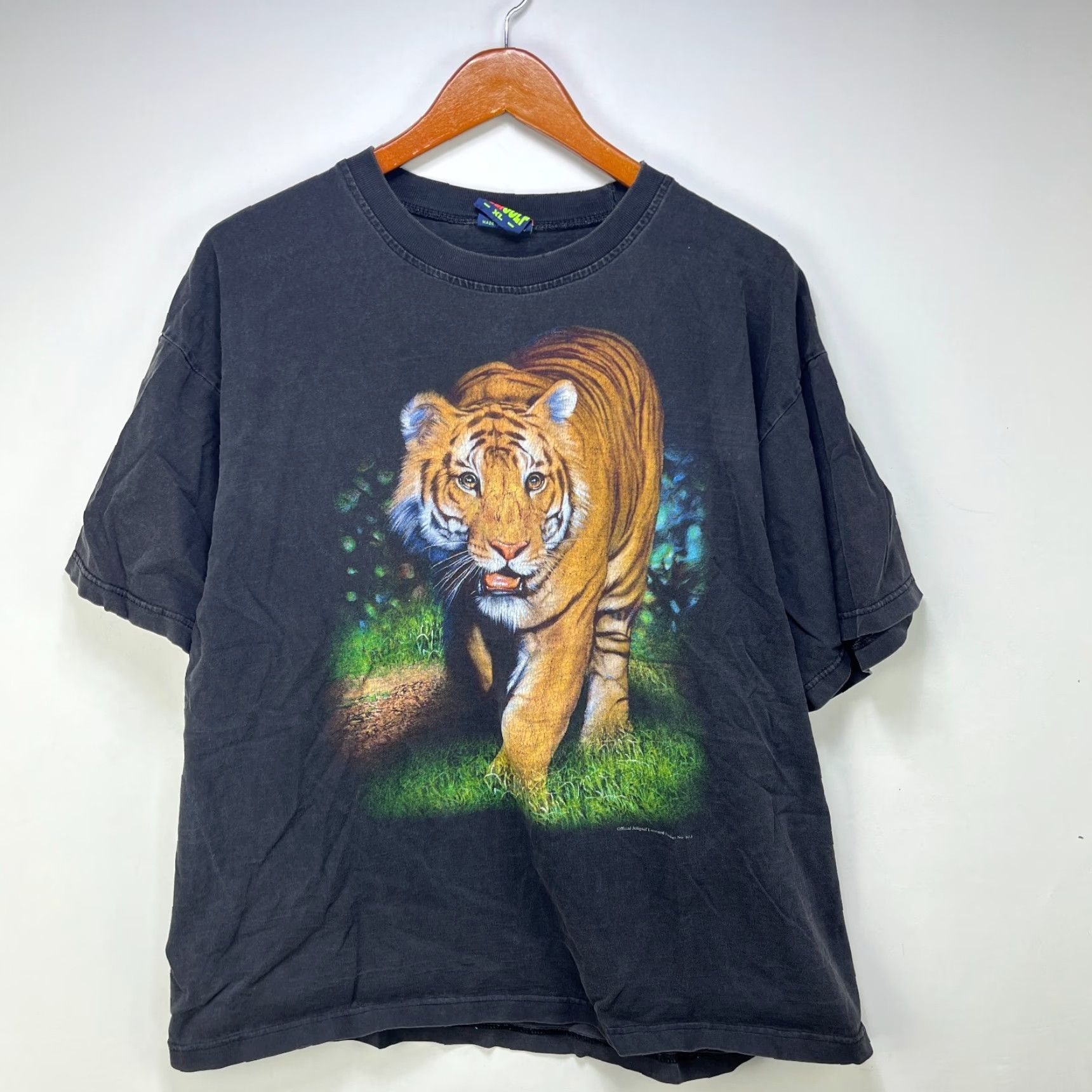 Vintage VINTAGE Tiger Nature Animal T Shirt XL Men Black 90s Biker Nature Graphic Print Shirt Mens Size US XL / EU 56 / 4 - 2 Thumbnail