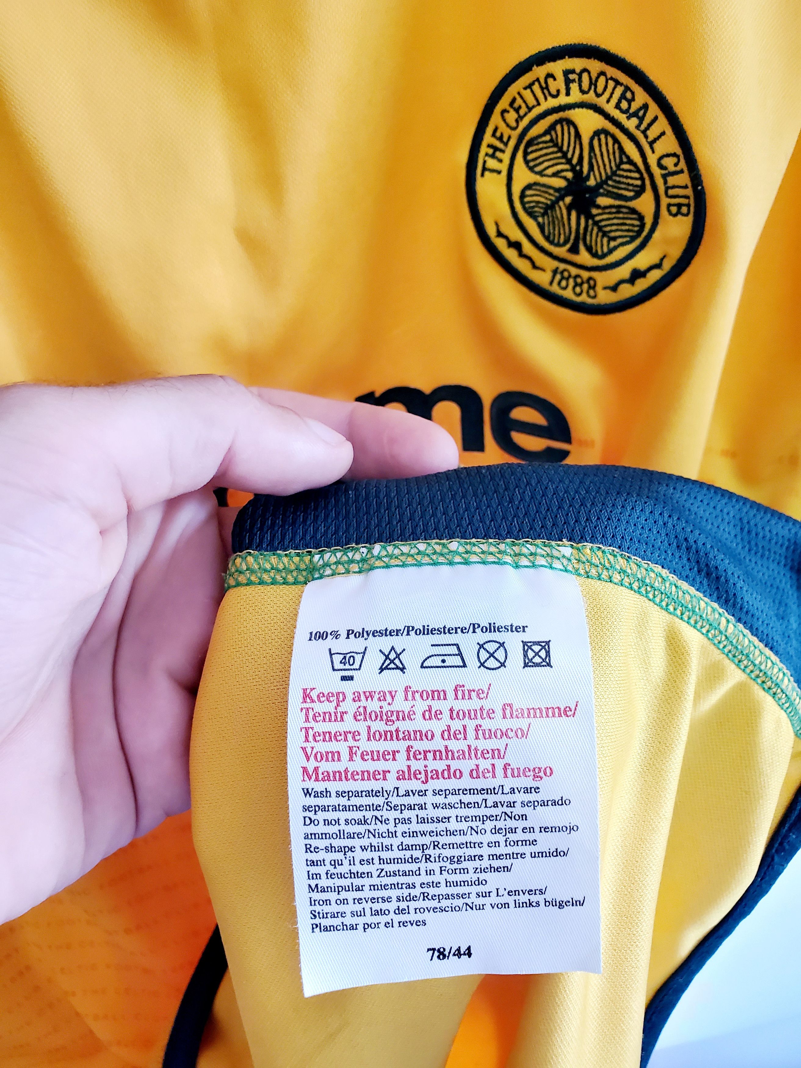Umbro × Vintage Vintage Celtic Scottish 2002/2003 Away soccer jersey size Xl Size US XL / EU 56 / 4 - 7 Thumbnail
