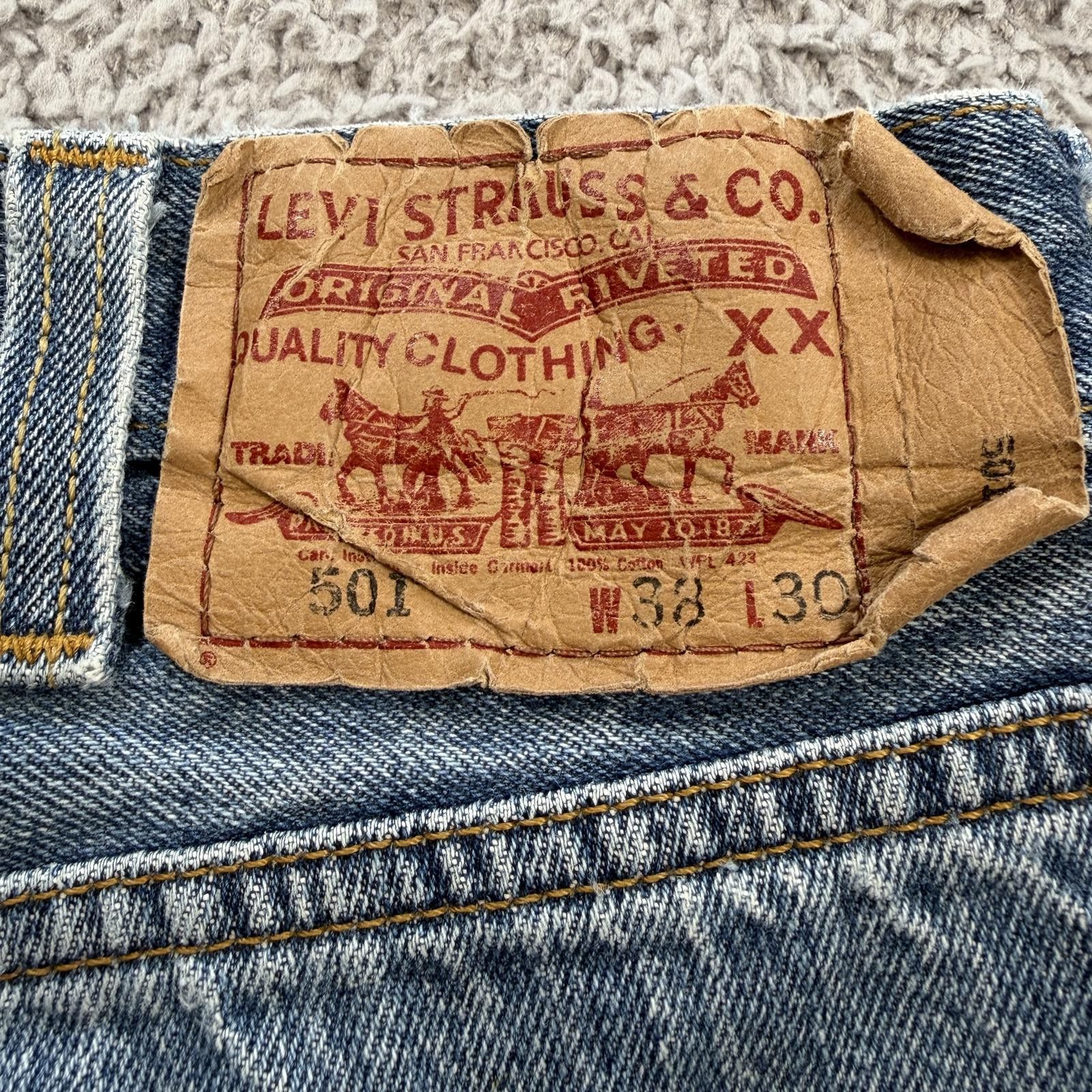 Levi's Levis 501 Jeans Mens 38x30 Blue Light Wash Straight Leg Size US 38 / EU 54 - 7 Thumbnail
