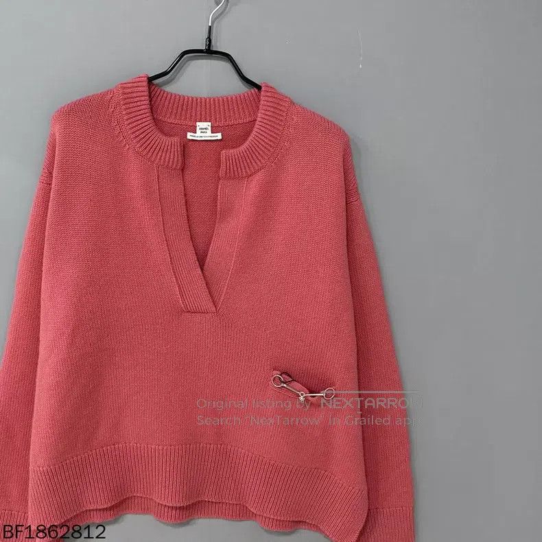 Hermes Hermes Pink V-Neck Keyhole Sweater Size S / US 4 / IT 40 - 1 Thumbnail