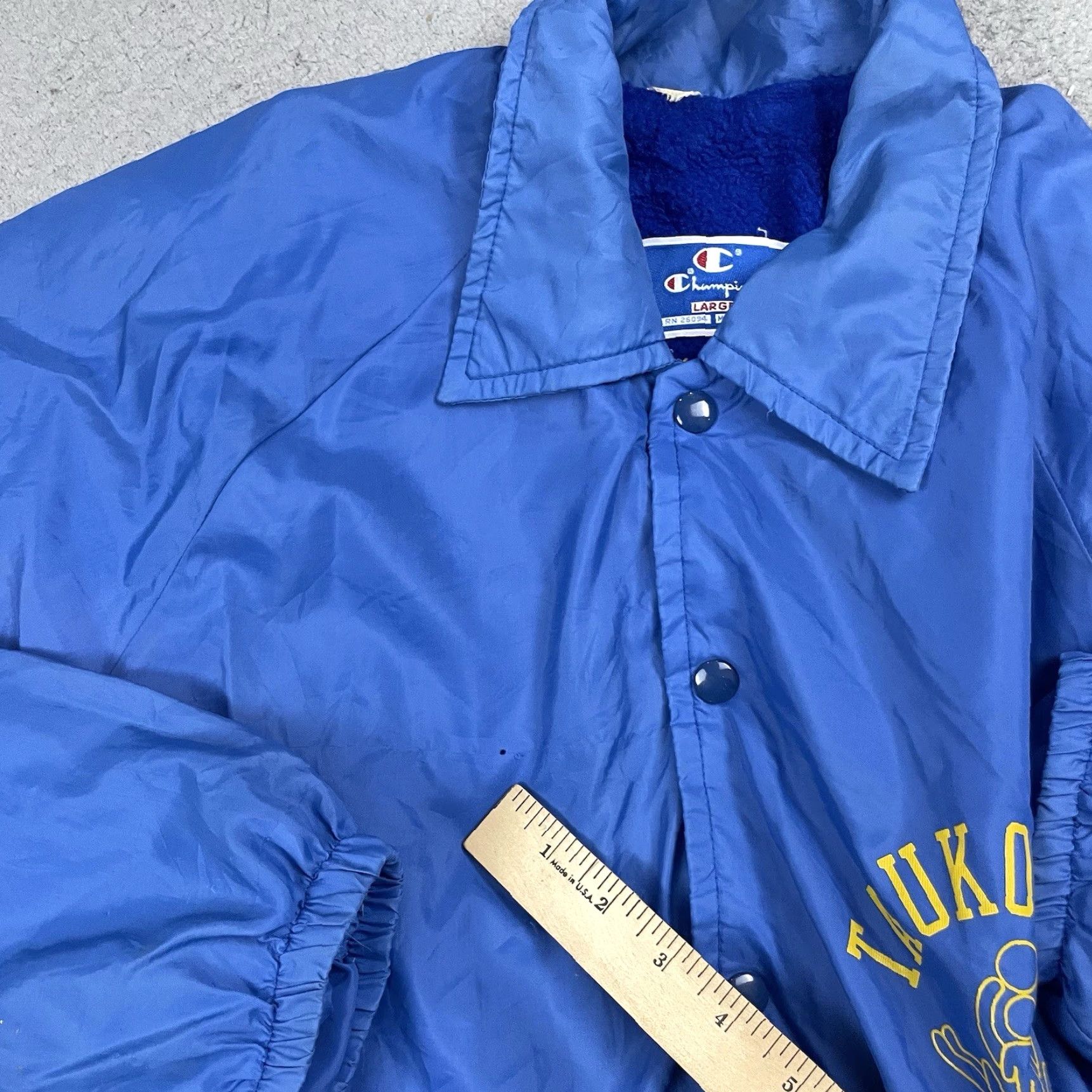 Champion VINTAGE Champion Jacket Men L Blue Windbreaker 90s Sports Casual Distressed Size US L / EU 52-54 / 3 - 7 Thumbnail