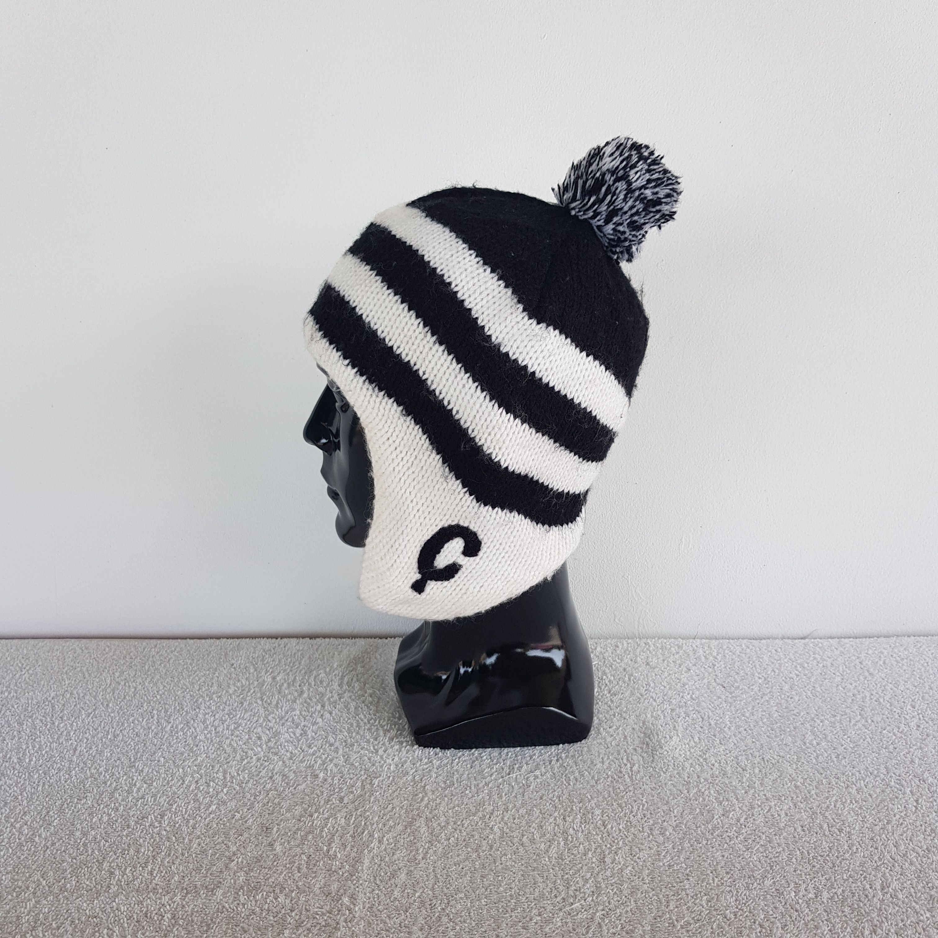 Comme Ca Ism Vintage Japanese Earflap Beanie Ribbed Pom Snow Caps Hats. Size ONE SIZE - 4 Thumbnail
