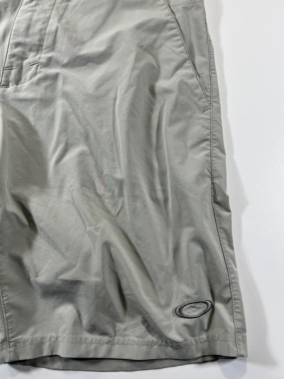 Oakley Oakley Men's Light Grey Casual Shorts Size US 34 / EU 50 - 2 Thumbnail