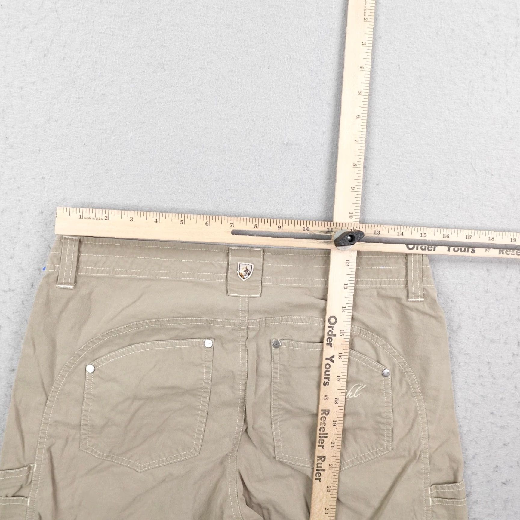 Vintage Kuhl Shorts Womens 8 Khaki Beige Cargo Trail Performance Trekking Outdoors Breathable Lightweight Pockets Stretch Size 30" / US 8 / IT 44 - 4 Thumbnail