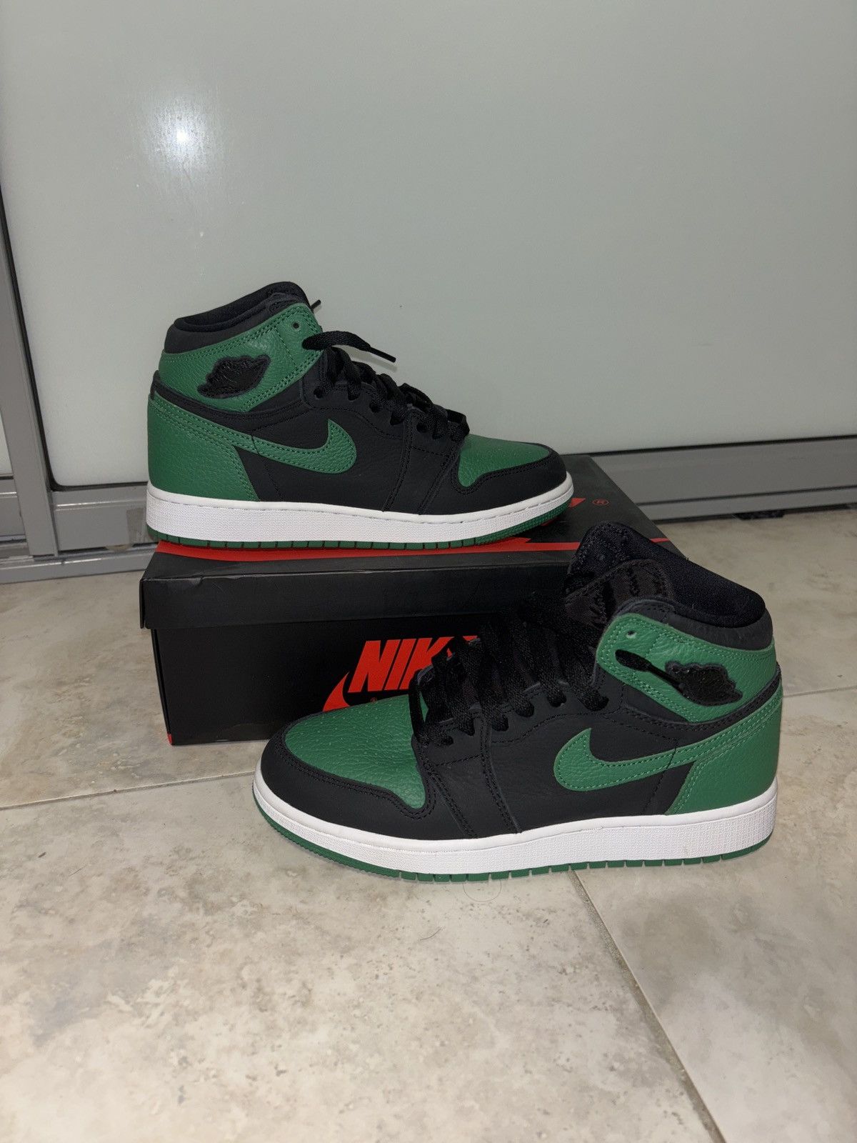 Jordan Brand × Nike Jordan 1 Pine Green Size US 7 / EU 40 - 1 Thumbnail