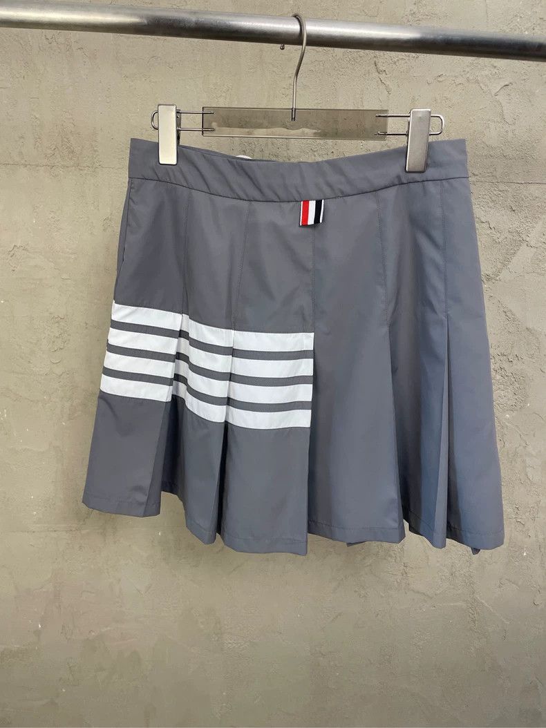 Thom Browne Thom browne Gray four-striped stitching half-skirt pleated Size 26" / US 2 / IT 38 - 2 Thumbnail
