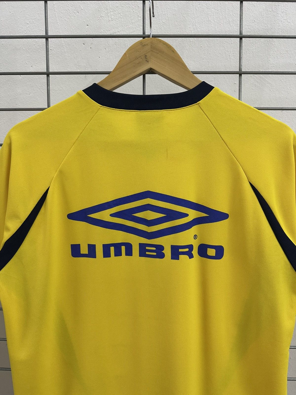 Umbro Rare Vintage Umbro Sweden Colourway Jersey By Descente Size US M / EU 48-50 / 2 - 8 Thumbnail