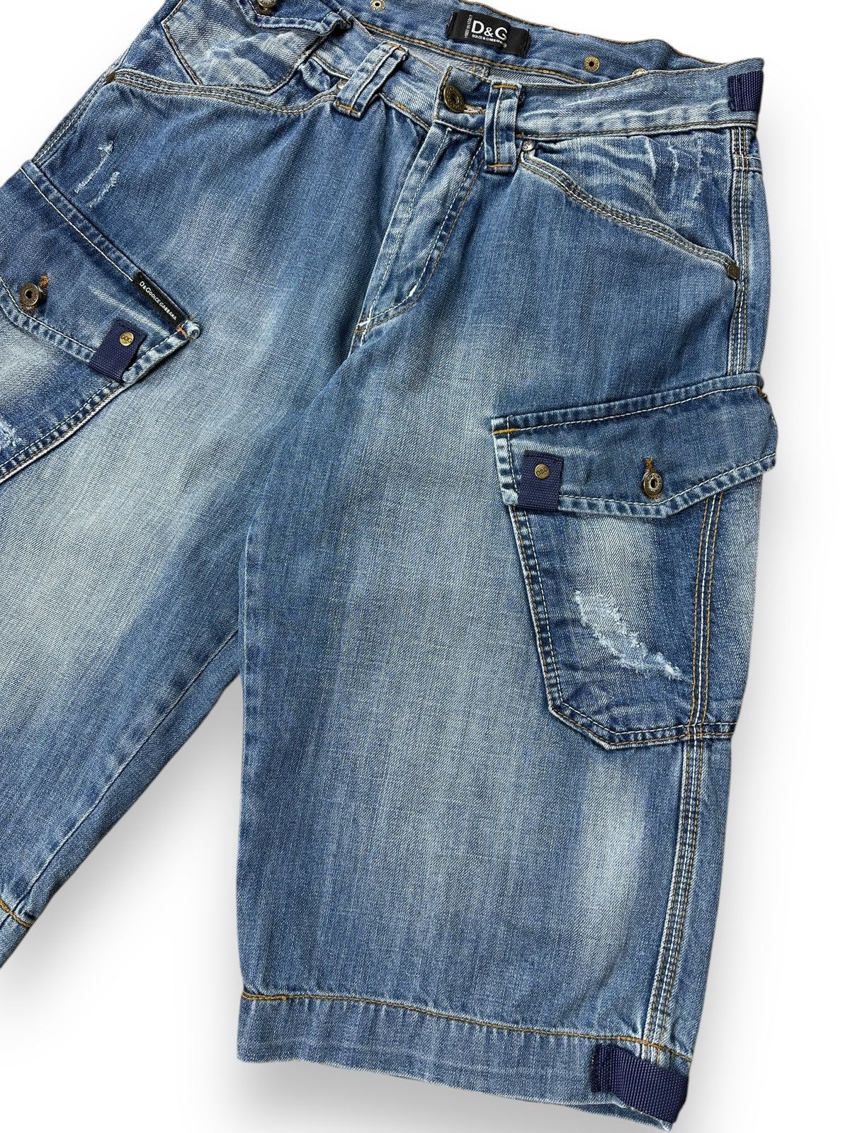 Dolce & Gabbana × Vintage Vintage Y2K Dolce & Gabbana Denim Cargo Shorts Size US 30 / EU 46 - 2 Thumbnail