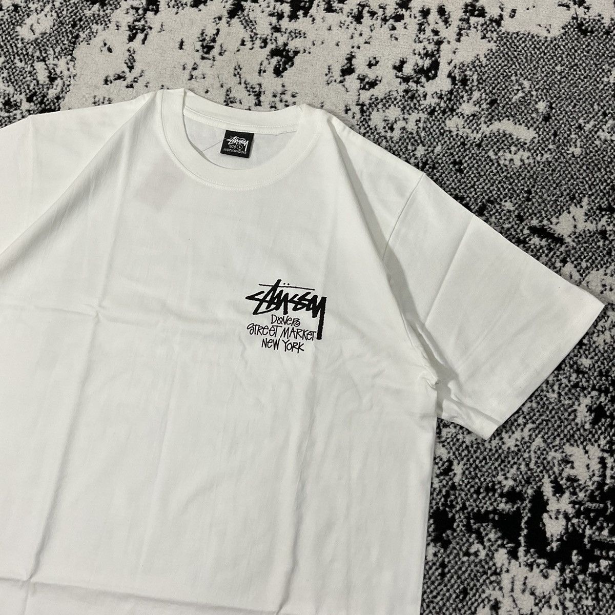 Stussy STUSSY DOVE STREET MARKET NEW YORK TEE IN WHITE- XL Size US XL / EU 56 / 4 - 4 Thumbnail