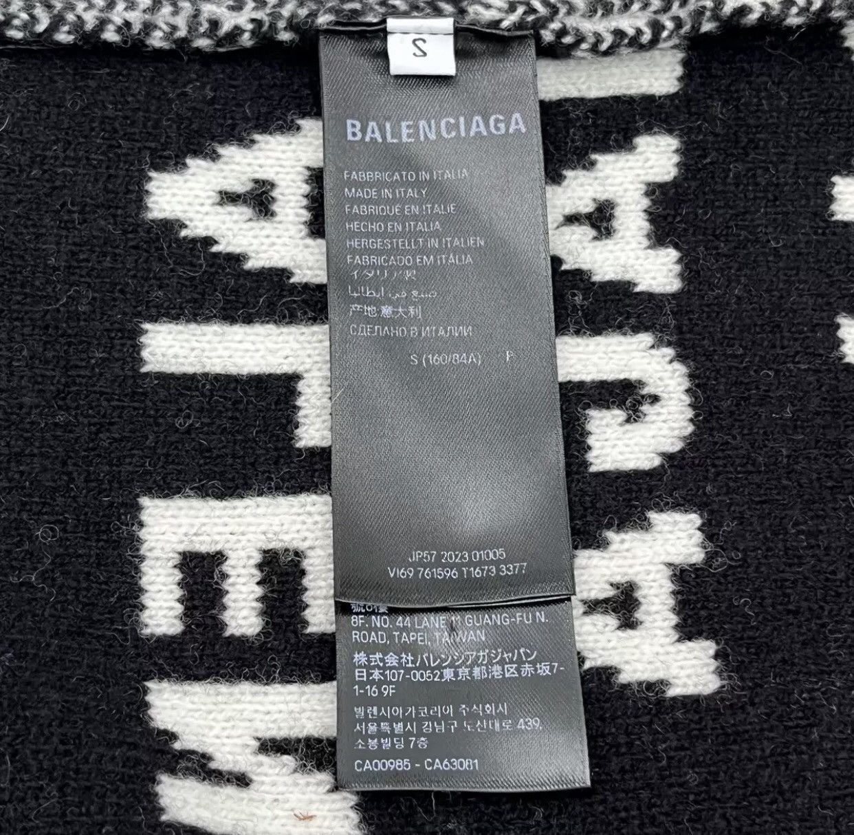 Balenciaga Balenciaga logo round neck long sleeved sweater Size US S / EU 44-46 / 1 - 7 Thumbnail