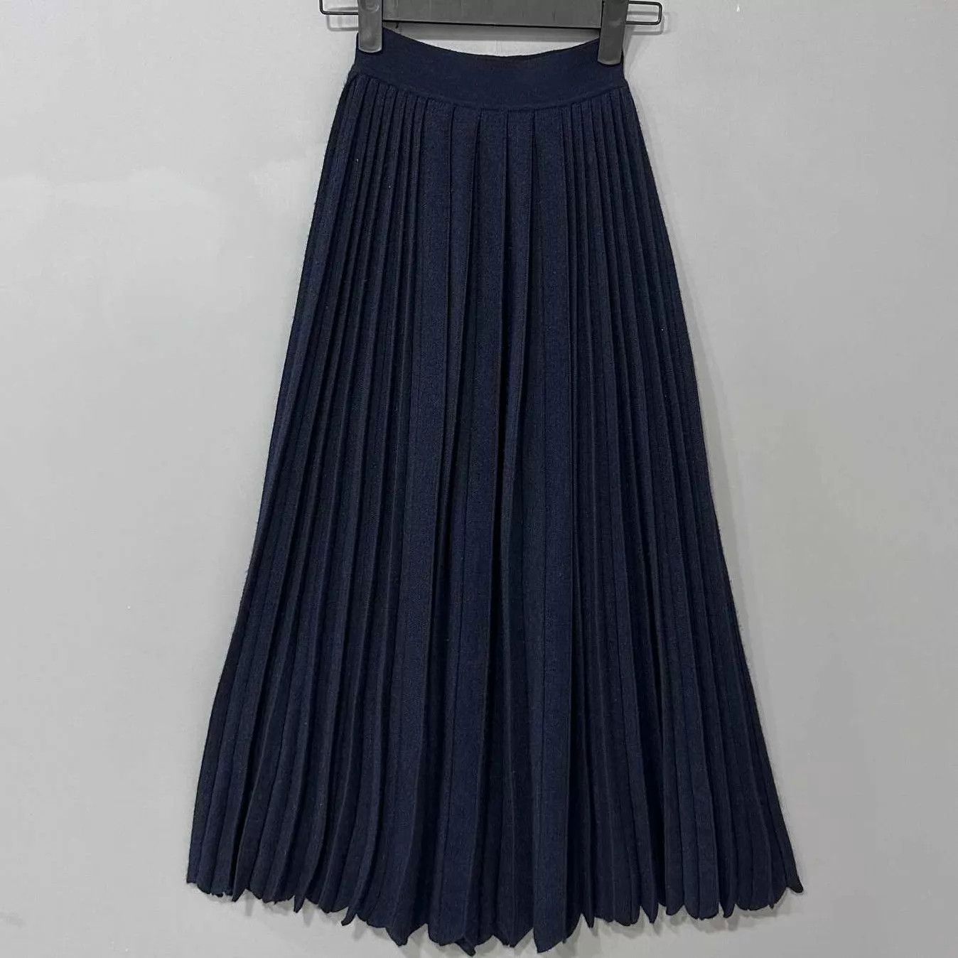 Loro Piana Loro Piana Navy Blue Cashmere Pleated Midi Skirt Size 38 Size 26" / US 2 / IT 38 - 1 Thumbnail