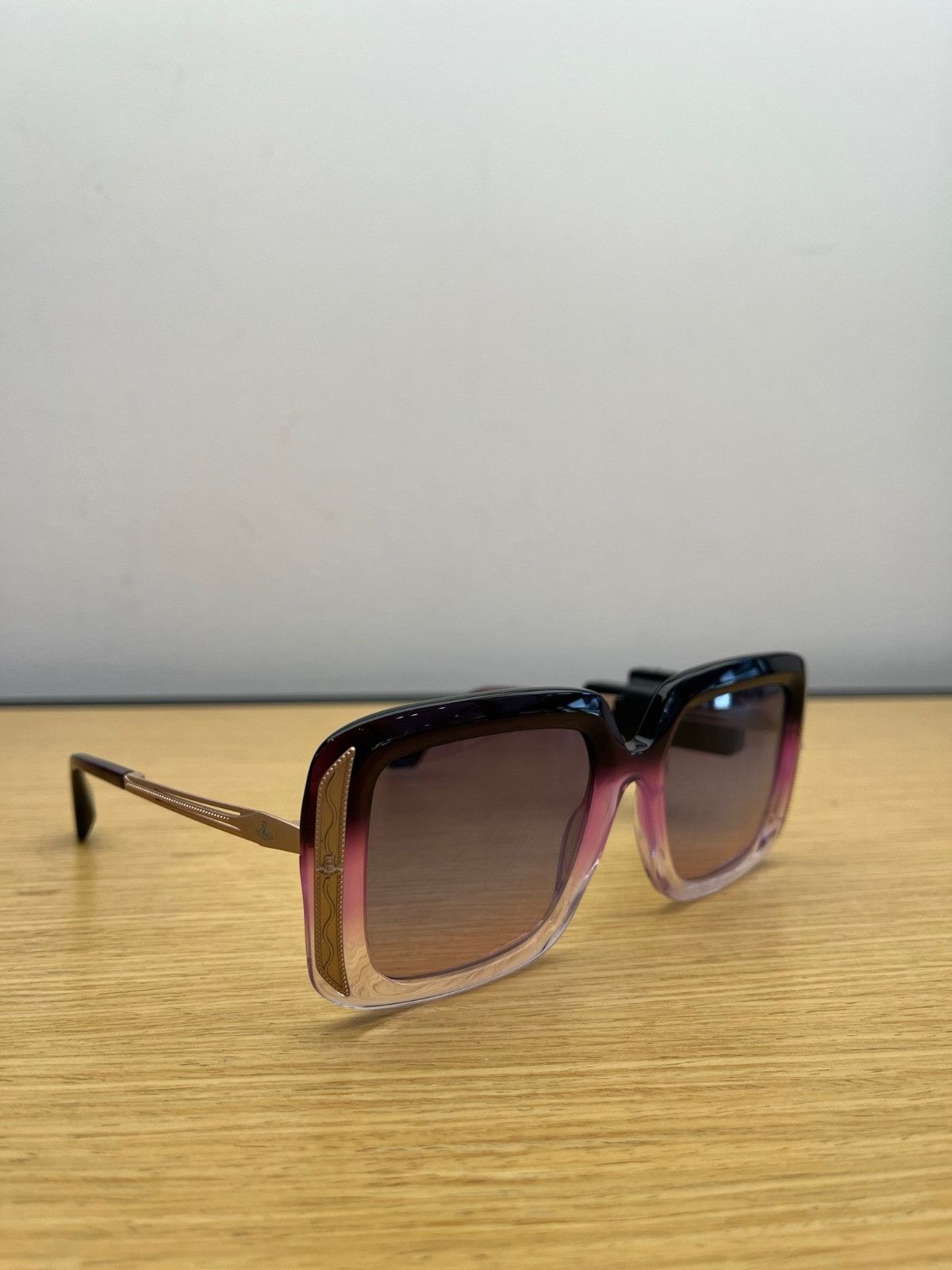Vivienne Westwood o1f1d3z0625 Size: OS / Georgia Sunglasses in Grey/Pink Size ONE SIZE - 1 Preview