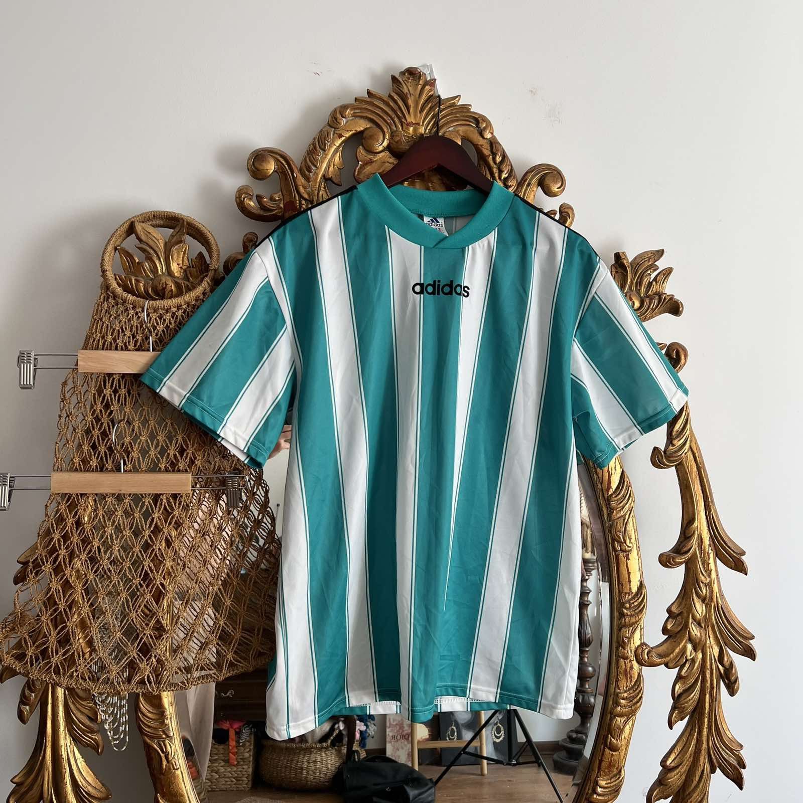 Adidas × Vintage Vintage Adidas Spellout White Graphic Soccer Jersey Sz L Size US L / EU 52-54 / 3 - 1 Thumbnail