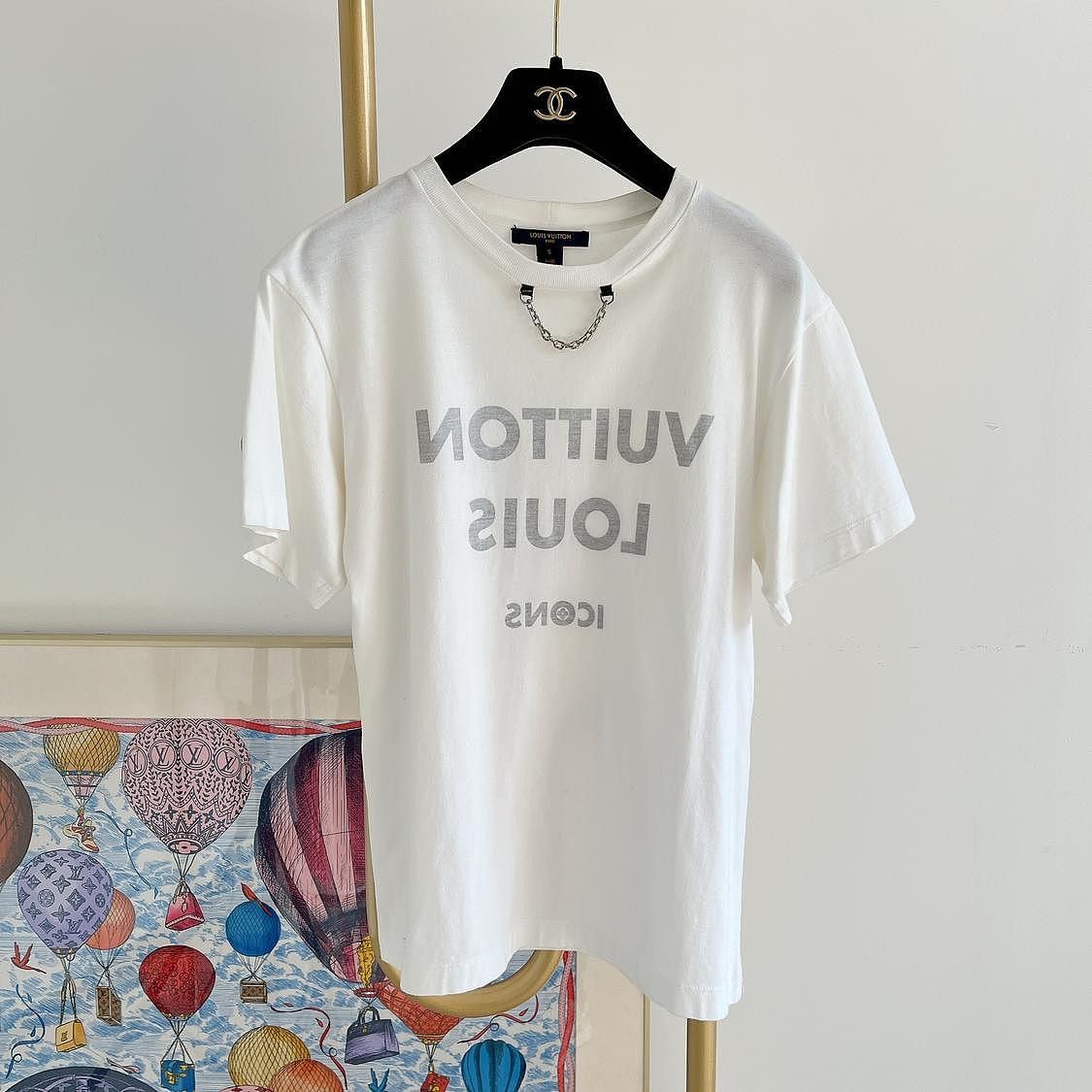 Louis Vuitton Louis Vuitton Chain Detail Graphic T-Shirt Size S Size S / US 4 / IT 40 - 1 Thumbnail
