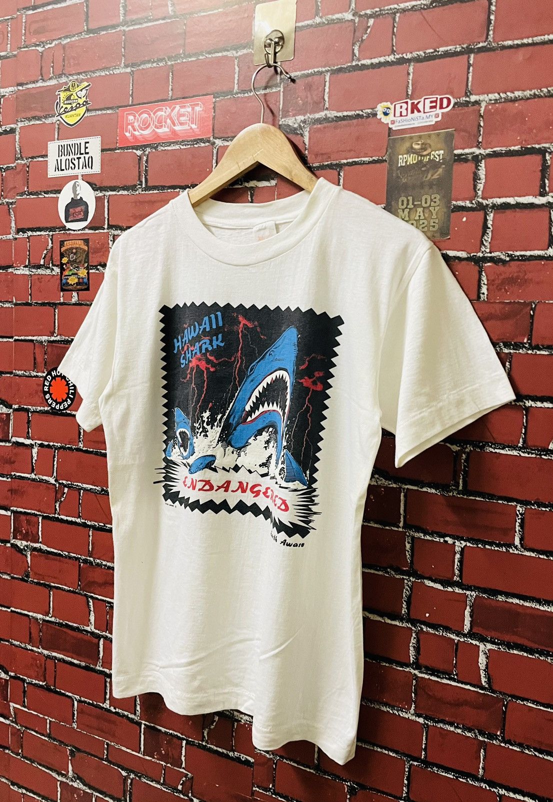 Vintage VINTAGE HAWAII SHARK ENDANGHERED 90s SHIRTS Size US M / EU 48-50 / 2 - 2 Thumbnail