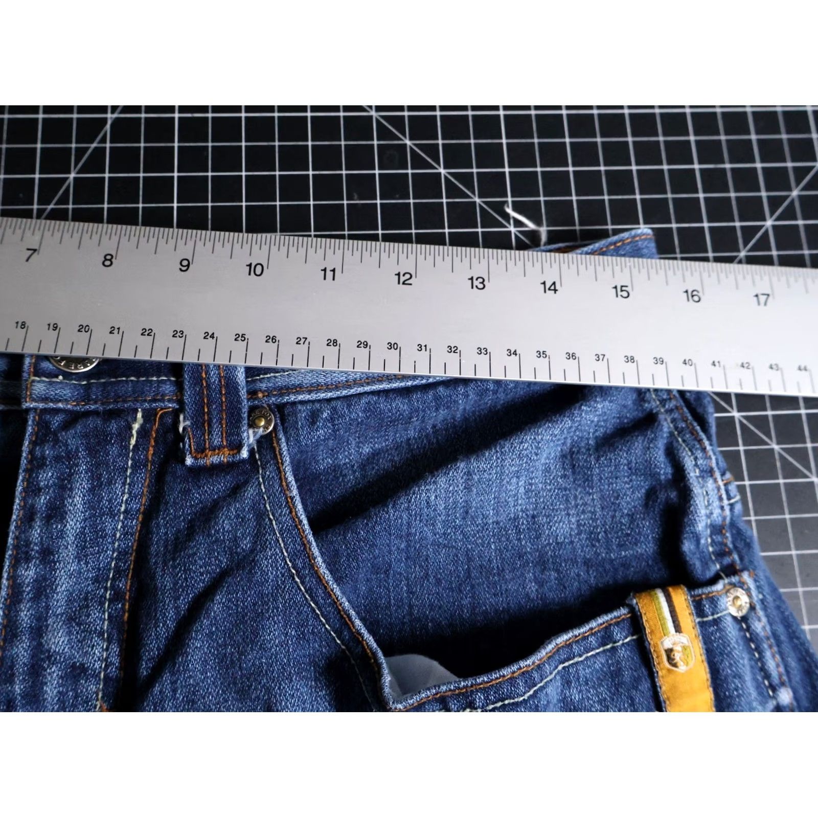 Denime VINTAGE Bare Fox Baggy Jean Shorts Bermuda Denim 30 x 12 Blue Embroidered Men’s Shorts Boys? Size US 30 / EU 46 - 5 Thumbnail