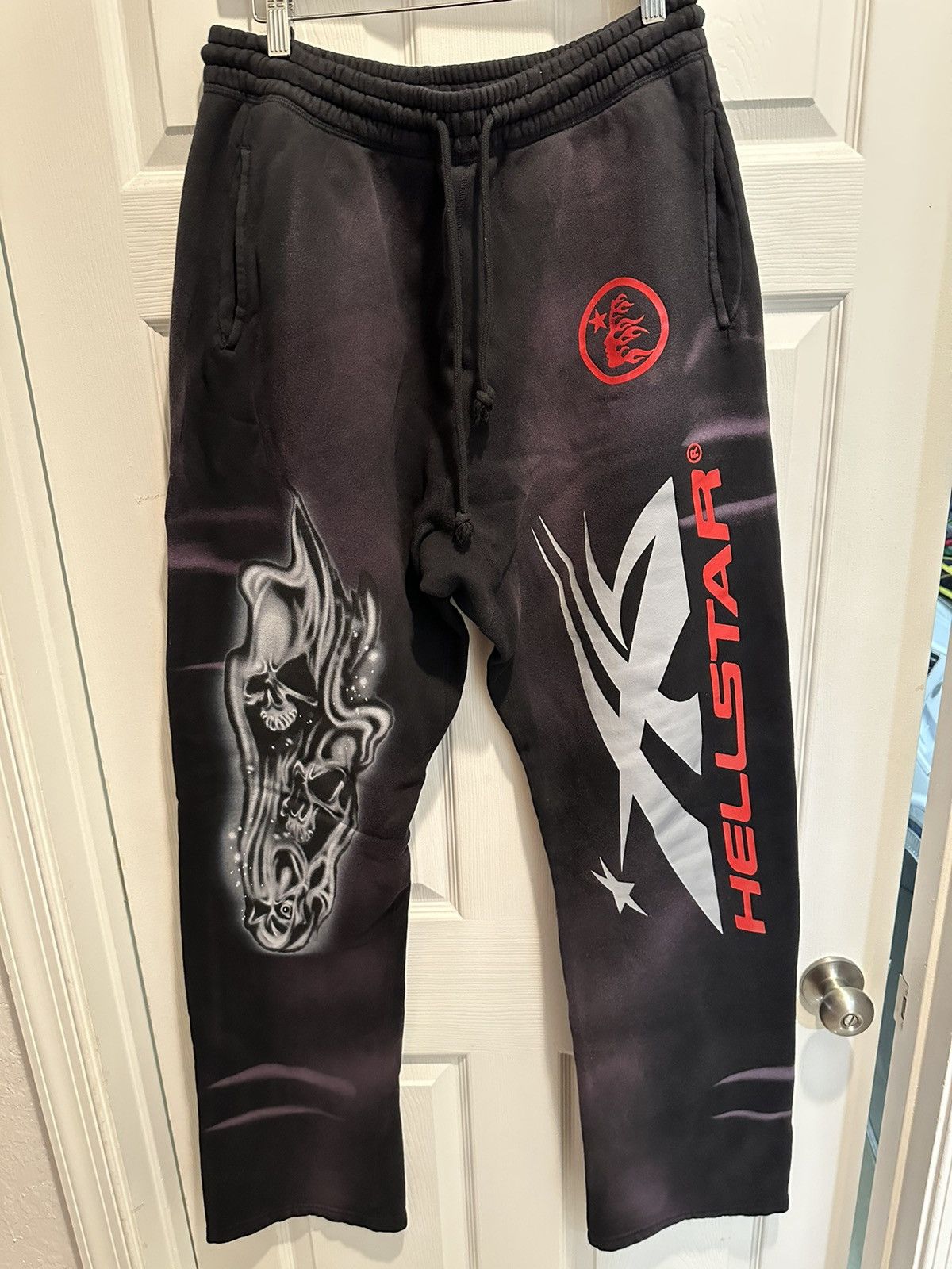 HELLSTAR HELLSTAR Airbrushed Skull Flare bottom Sweatpants Size US 34 / EU 50 - 1 Thumbnail