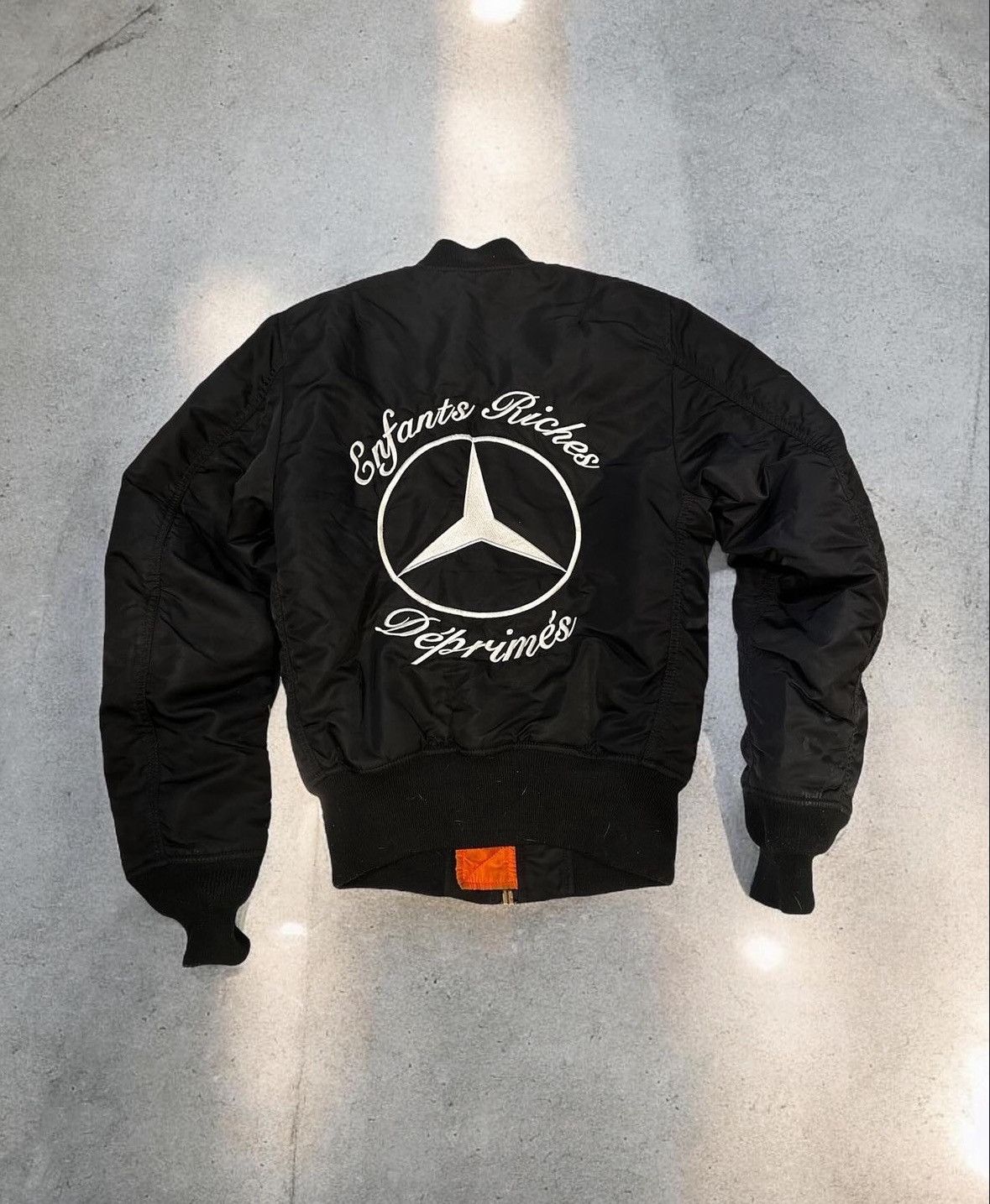 1 of 20 Enfants Riches Deprimes Mercedes Bomber