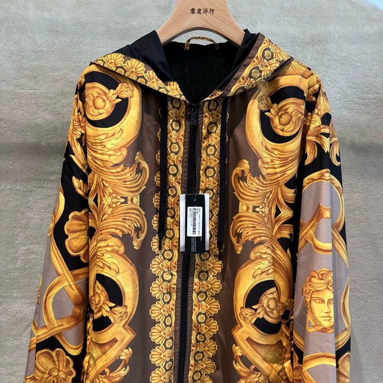 Versace Versace Graphic print hooded zip jacket jacket coat Size US M / EU 48-50 / 2 - 3 Thumbnail