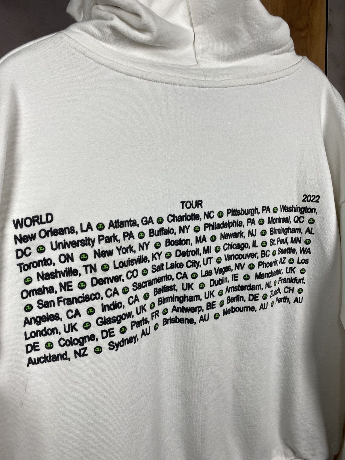 Billie Eilish 💋Hoodie Billie Eilish Happier Than Ever World Tour 2022 Tee💋 Size US L / EU 52-54 / 3 - 4 Thumbnail