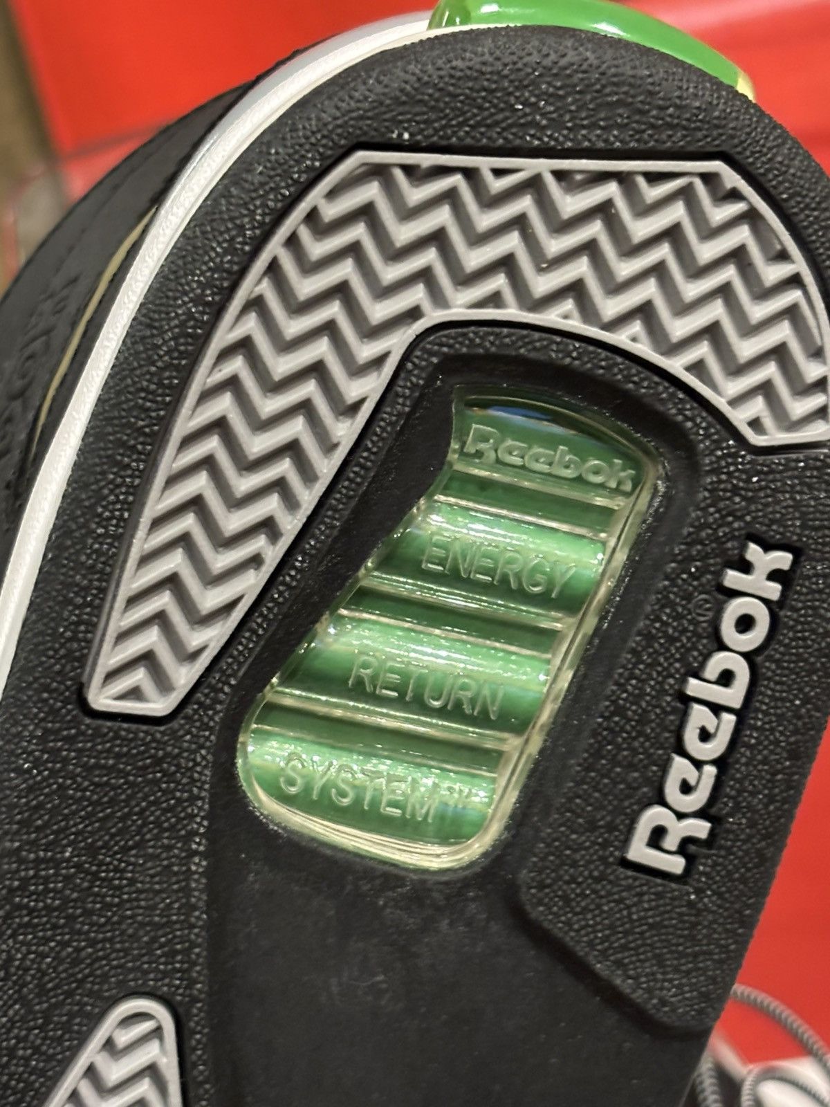 Reebok REEBOK PUMP OMNI ZONE LT SOLEBOX Size US 10 / EU 43 - 13 Thumbnail
