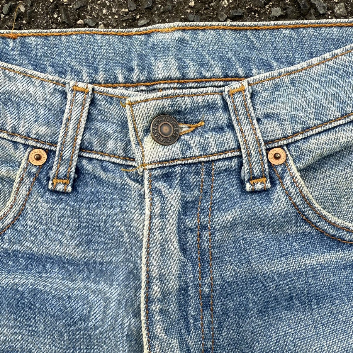 Levi's Vintage Clothing VINTAGE LEVI'S 525 LIGHT WASH FADED DENIM JEANS Size US 29 - 6 Thumbnail