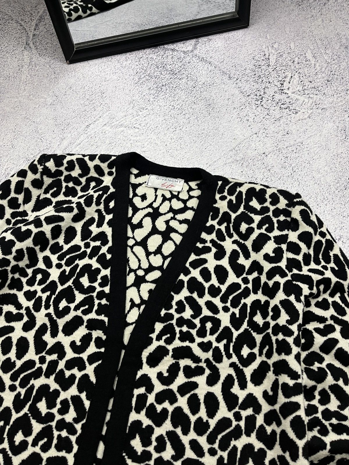 Givenchy × Vintage Vintage Givenchy Wool Cardigan Made in France Cape Jacket Size M / US 6-8 / IT 42-44 - 7 Thumbnail